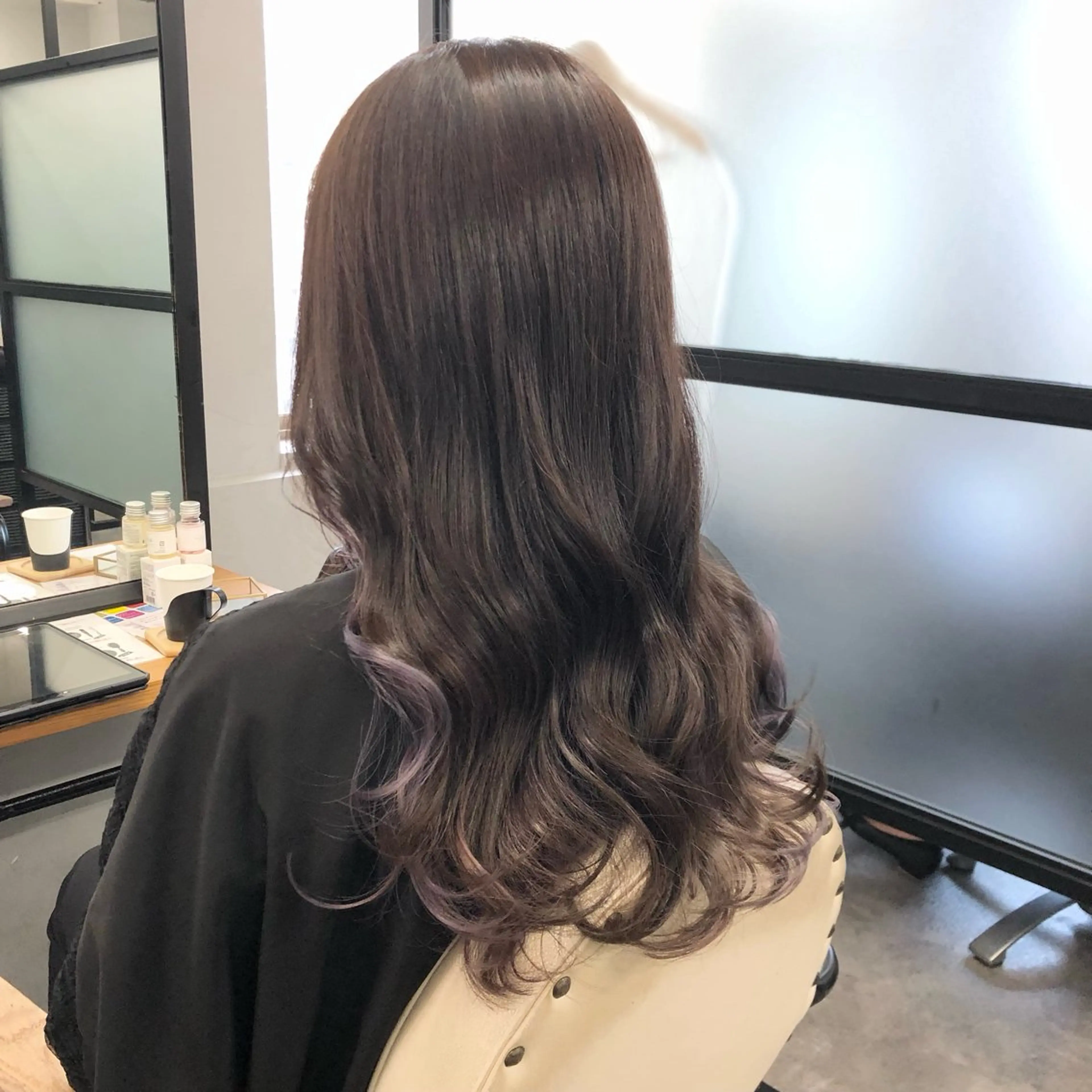 セミロング カラー ヘアアレンジ アディクシーカラー アッシュ ベージュカラー 黒髪 ブリーチ カット ヘアカラー トリートメント ヘアセット JURI🤎 ワンカールレイヤーのヘアスタイル
