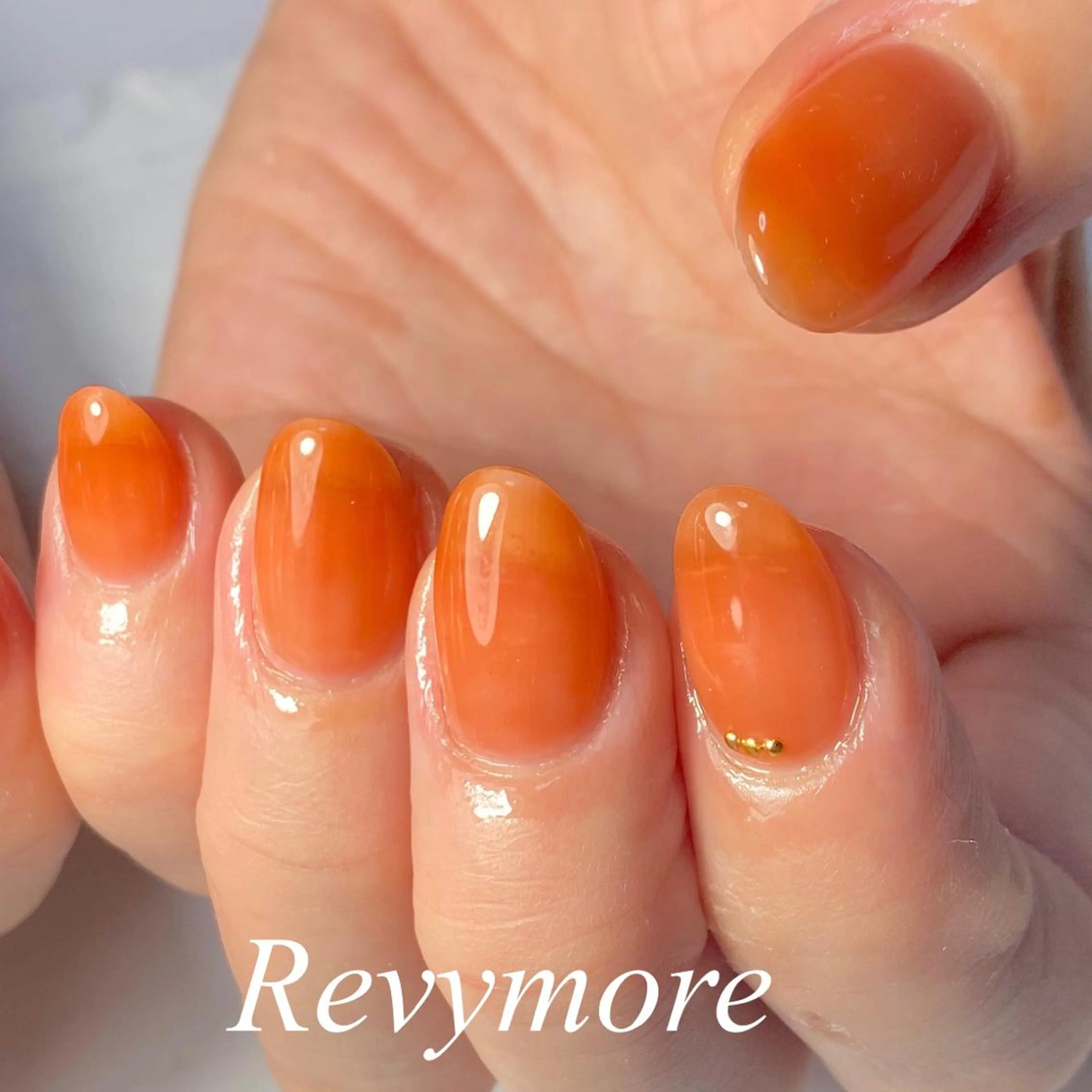 ショート ネイル ジェルネイル ニュアンスネイル オフィスネイル オレンジ シンプルネイル nail salon Revymore所属・nail salon Revymoreのネイルデザイン