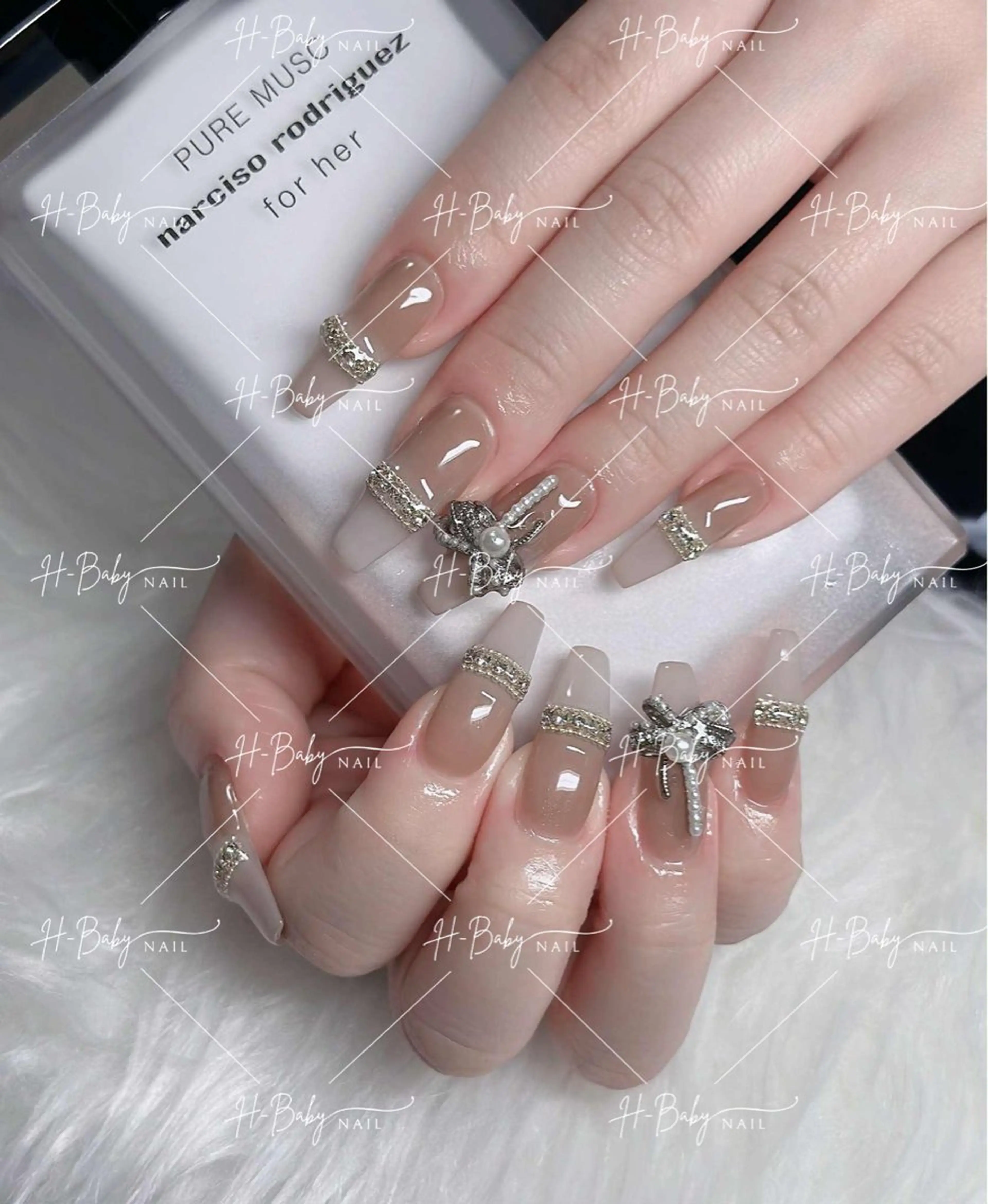 ネイル フレンチネイル ジェルネイル ガラスフレンチ ハロウィン ハート ハンドネイル H.baby Nail Salonのネイルデザイン