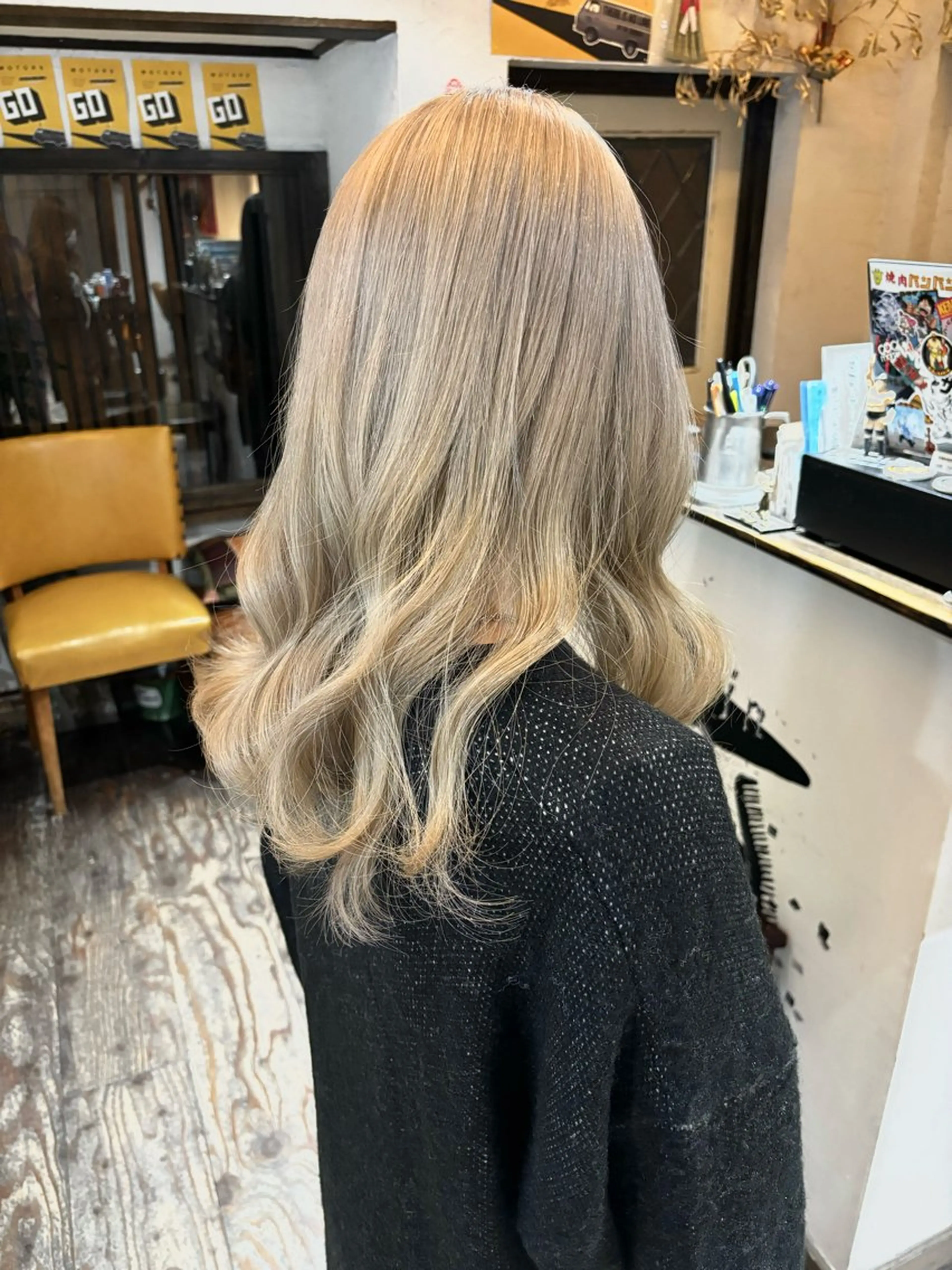 ミディアム カラー ブリーチ 透明感カラー グレージュ カット ヘアカラー 大石 朱純のヘアスタイル