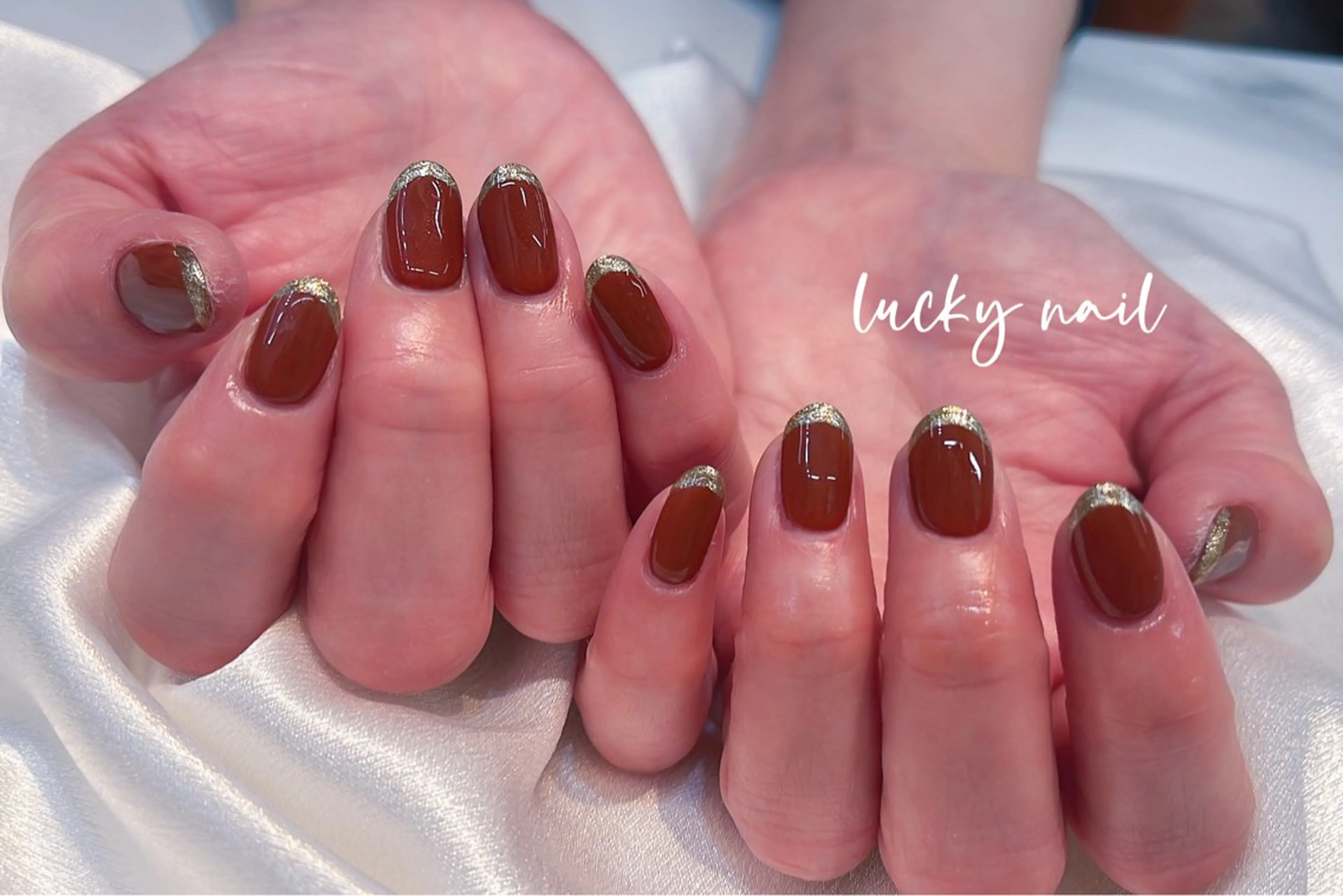 ネイル ブルー チークネイル 長さ出し ジェルネイル ゴールド ラッキーネイルサロン 西川口東口店のネイルデザイン