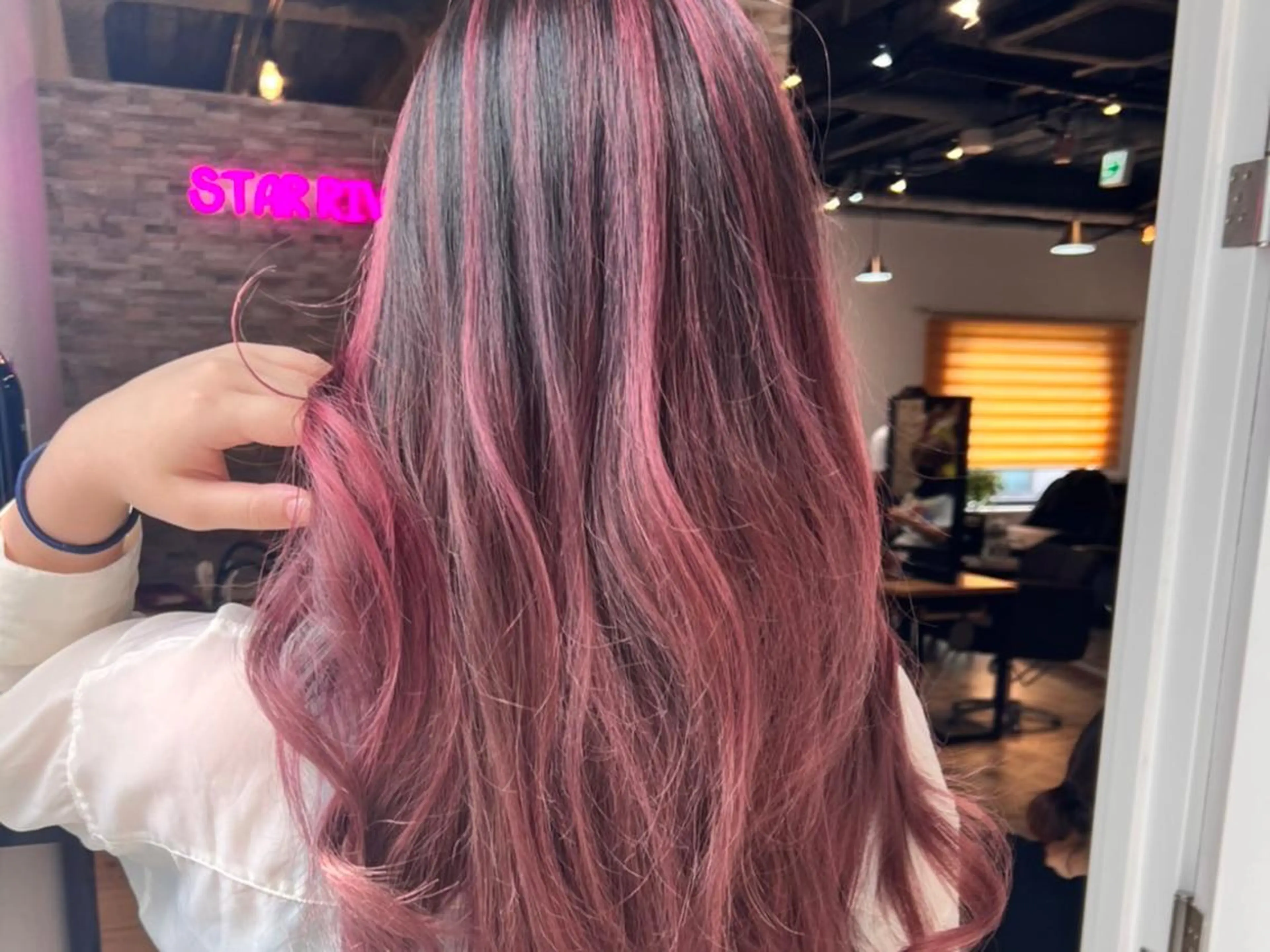 ロング カラー ヘアカラー&縮毛矯正 STAR☆RIVERのヘアスタイル