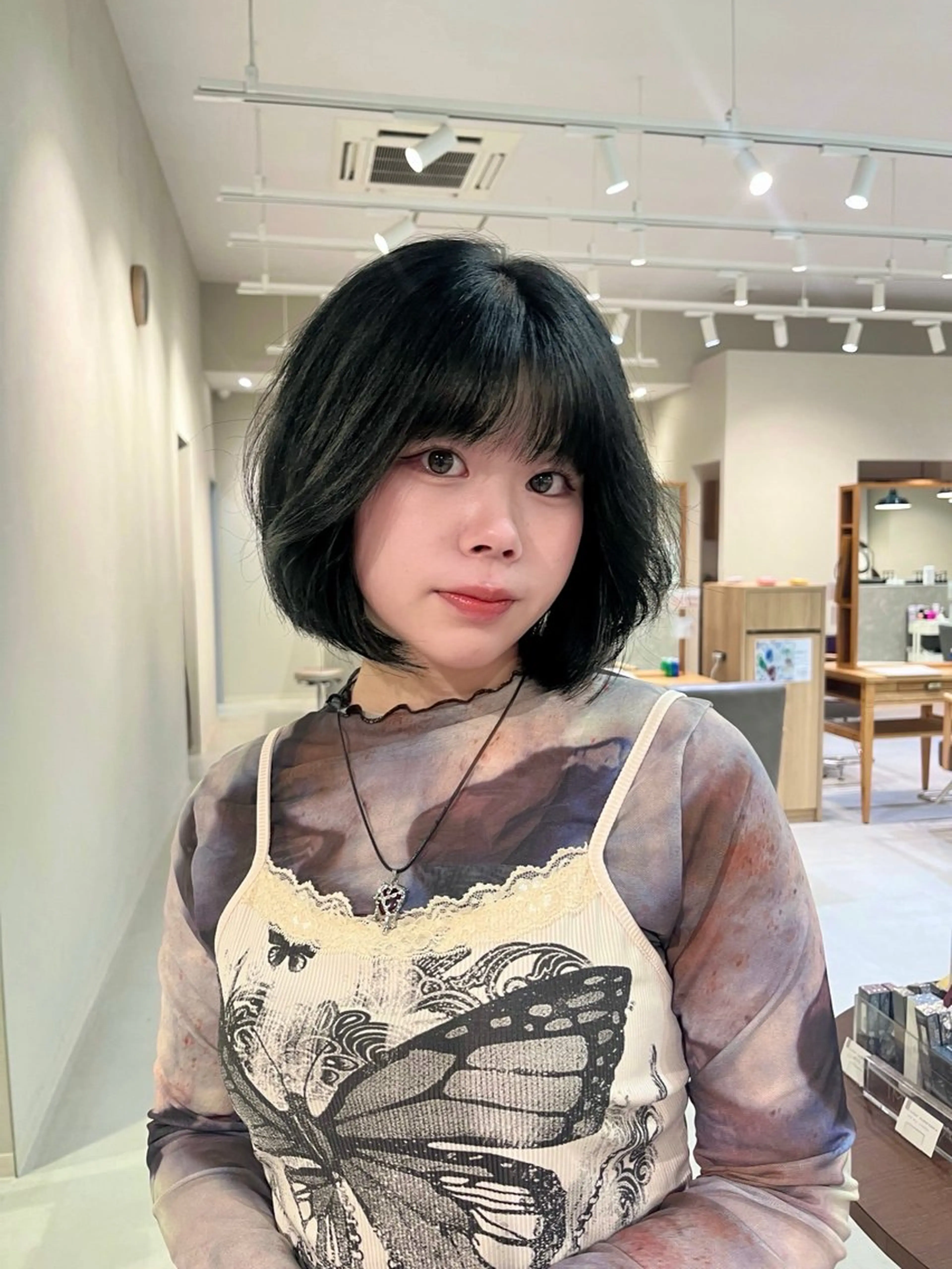ショート カラー 黒髪 ボブ 森 理音のヘアスタイル