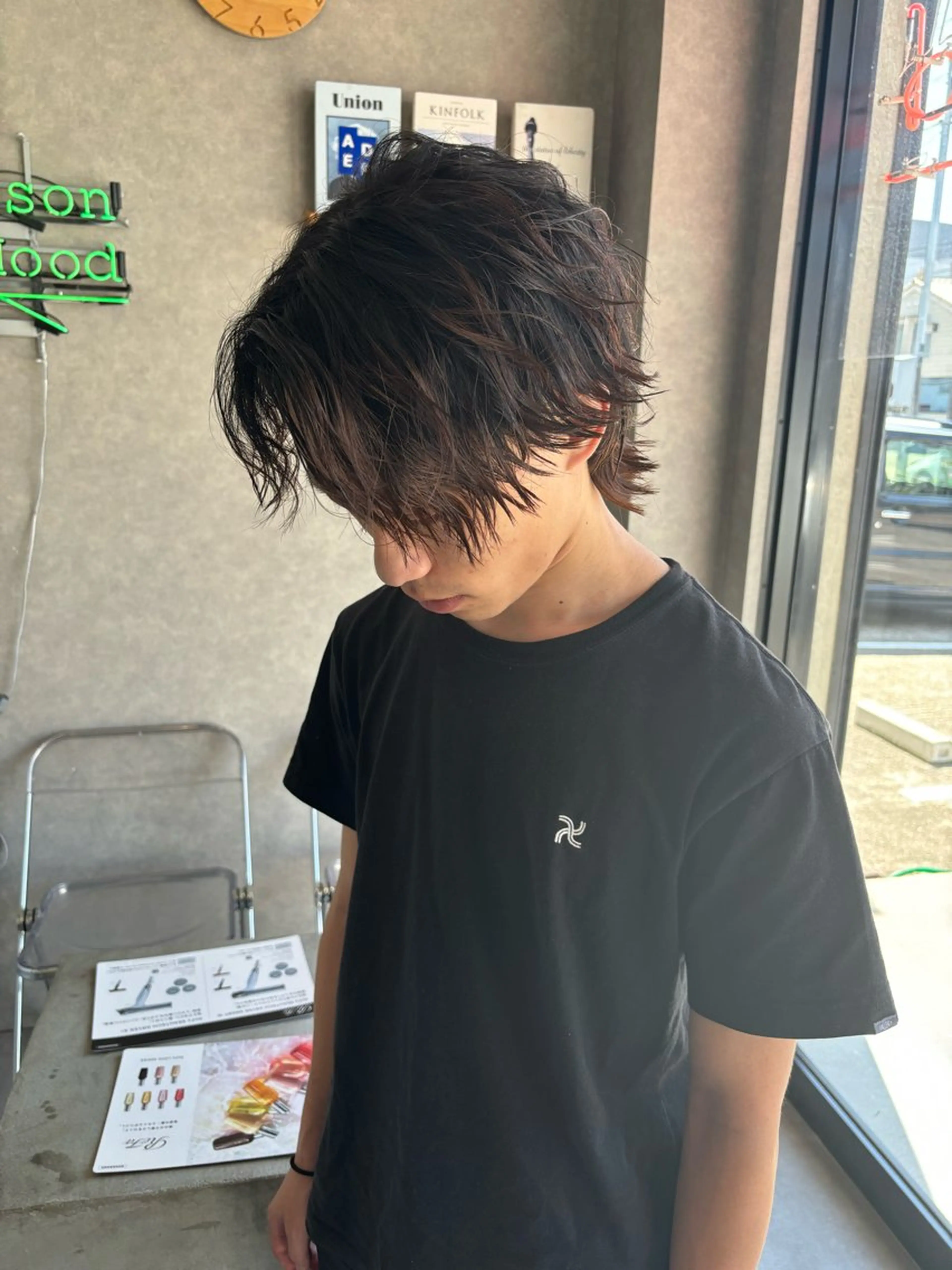 ショート メンズ センターパート メンズハイトーン マッシュウルフ マッシュ メンズパーマ カット 長谷川 湧のヘアスタイル