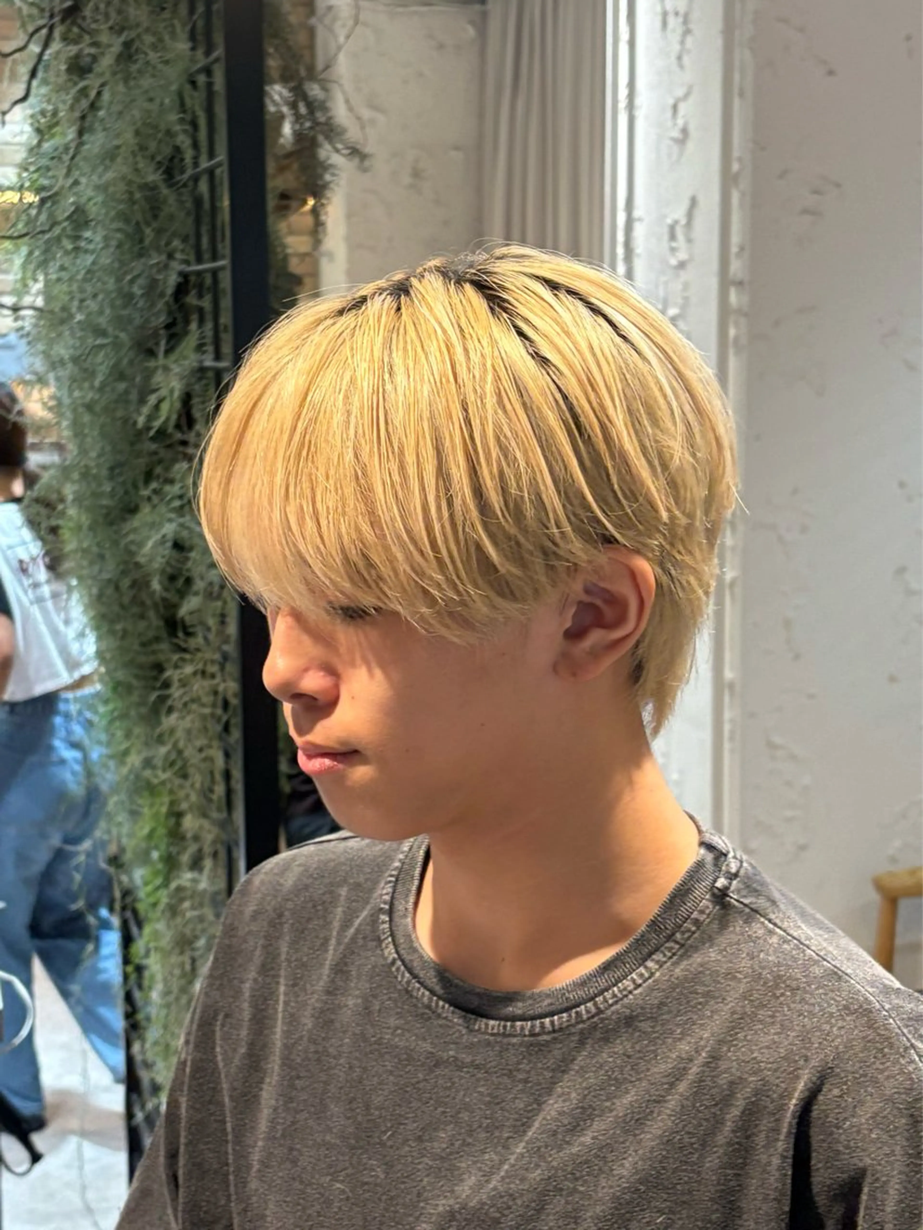 カラー メンズ メンズハイトーン マッシュ シースルーマッシュ ハイトーンカラー カット ヘッドスパ フェザー/シャドウ/ 酸性ストレートのヘアスタイル