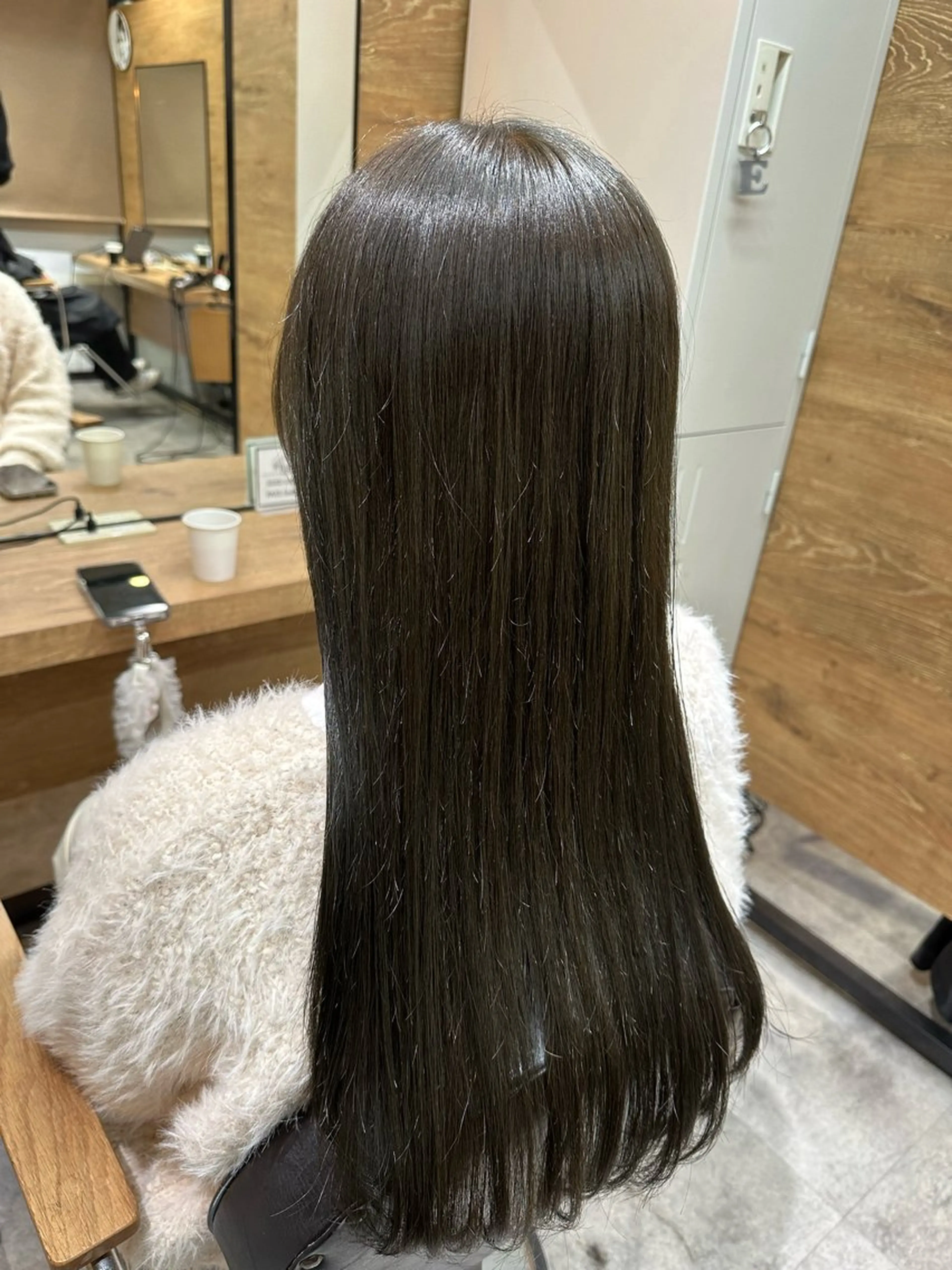 ロング カラー カット ヘアカラー coupe ciseauxのヘアスタイル
