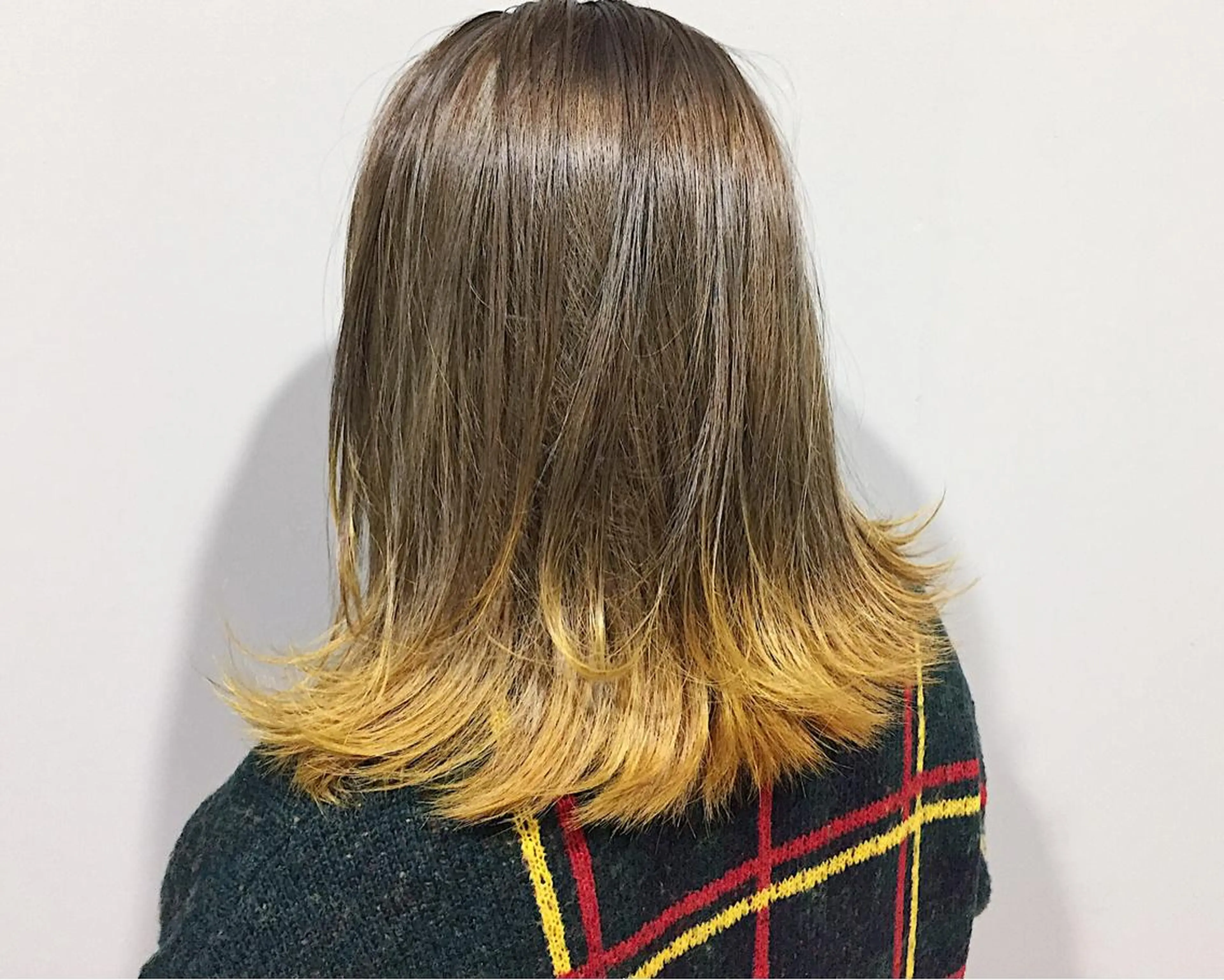 セミロング カラー カット ヘアカラー VIRETTA 【ヴィレッタ】のヘアスタイル