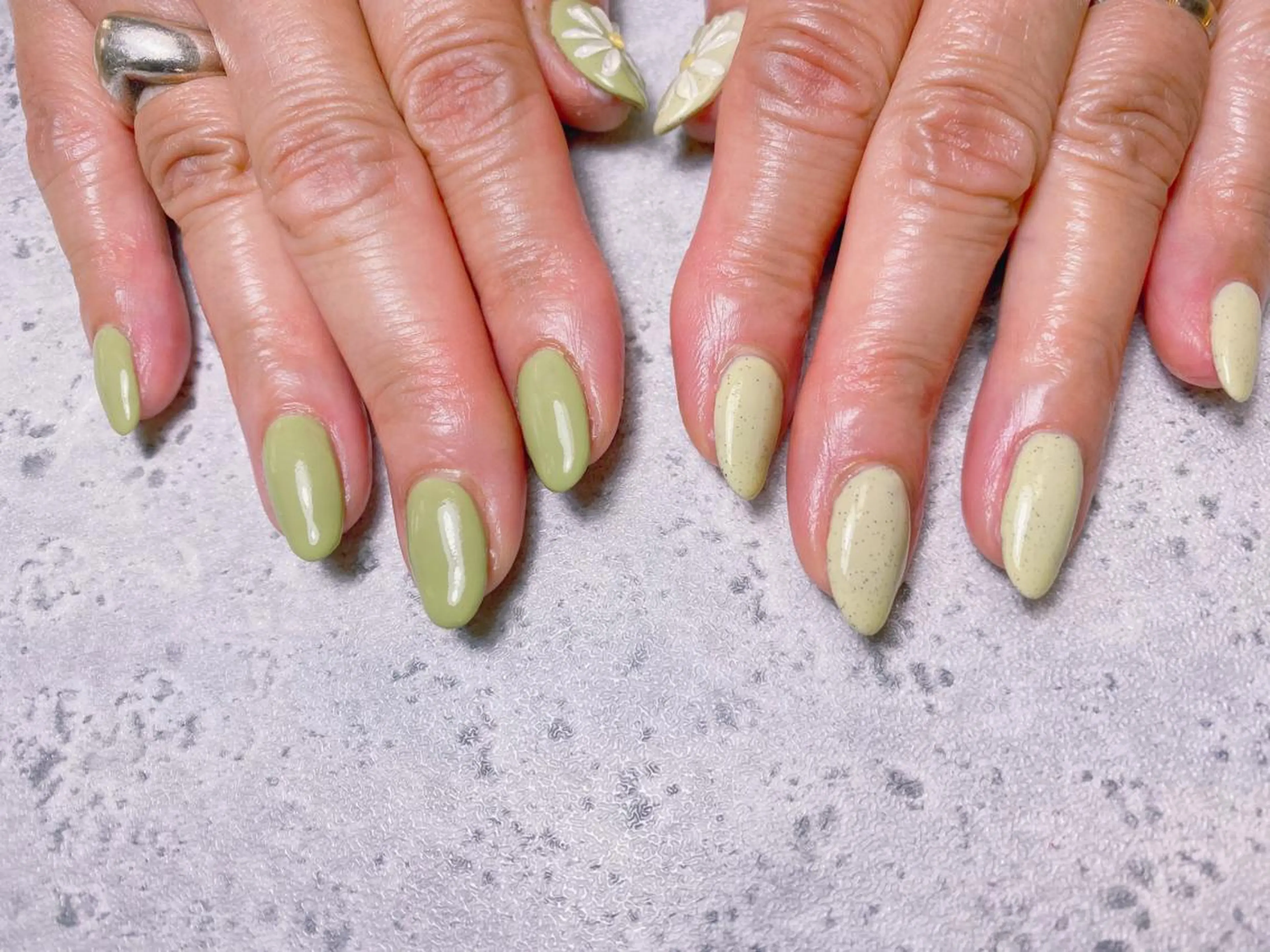 ネイル ジェルネイル 韓国ネイル ハンドネイル ハンドケア 🌿Charme🌿 MAIのネイルデザイン