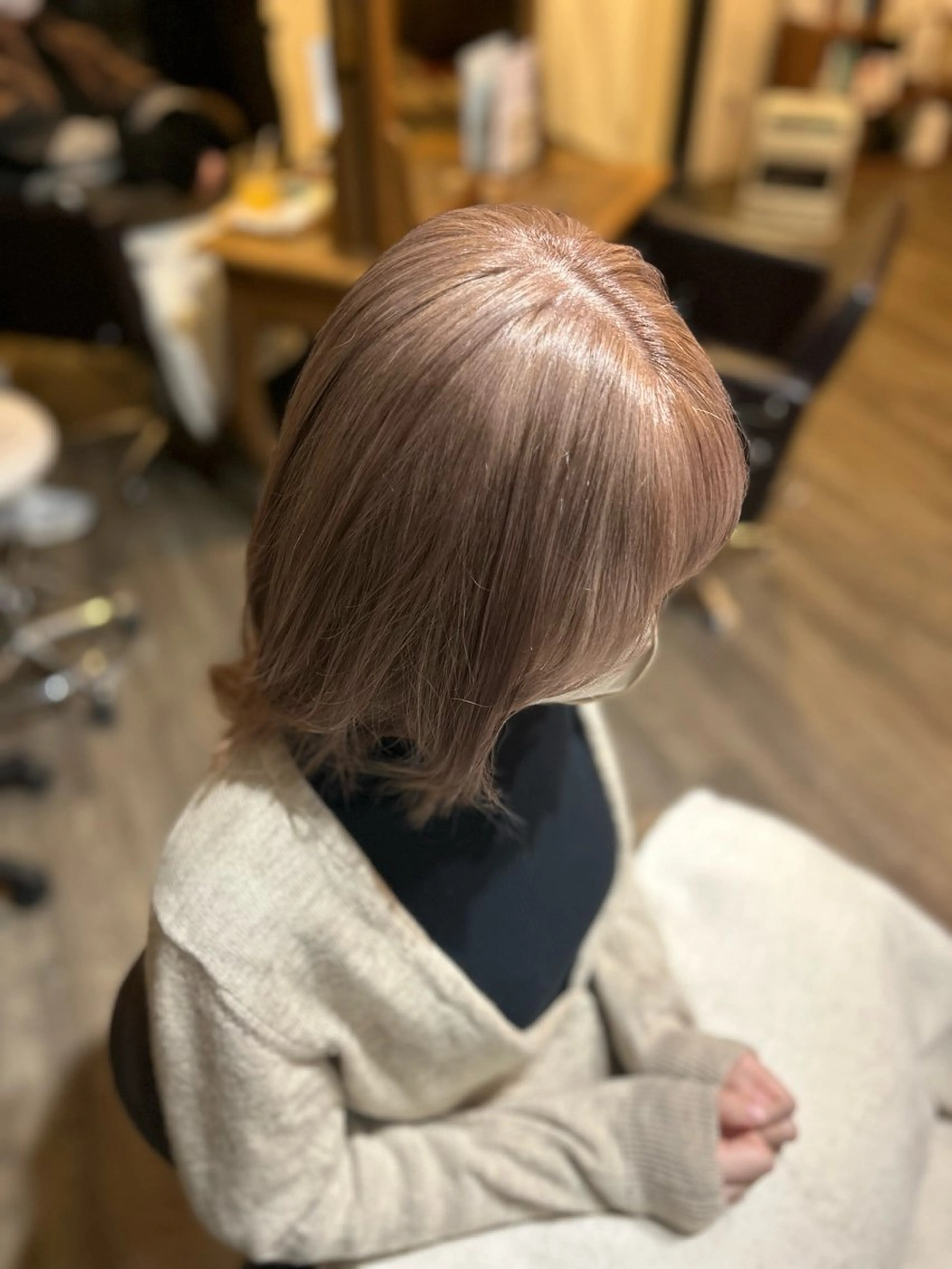ミディアム カラー ベージュカラー ブリーチ ショコラベージュ カット ヘアカラー 井上 花音のヘアスタイル