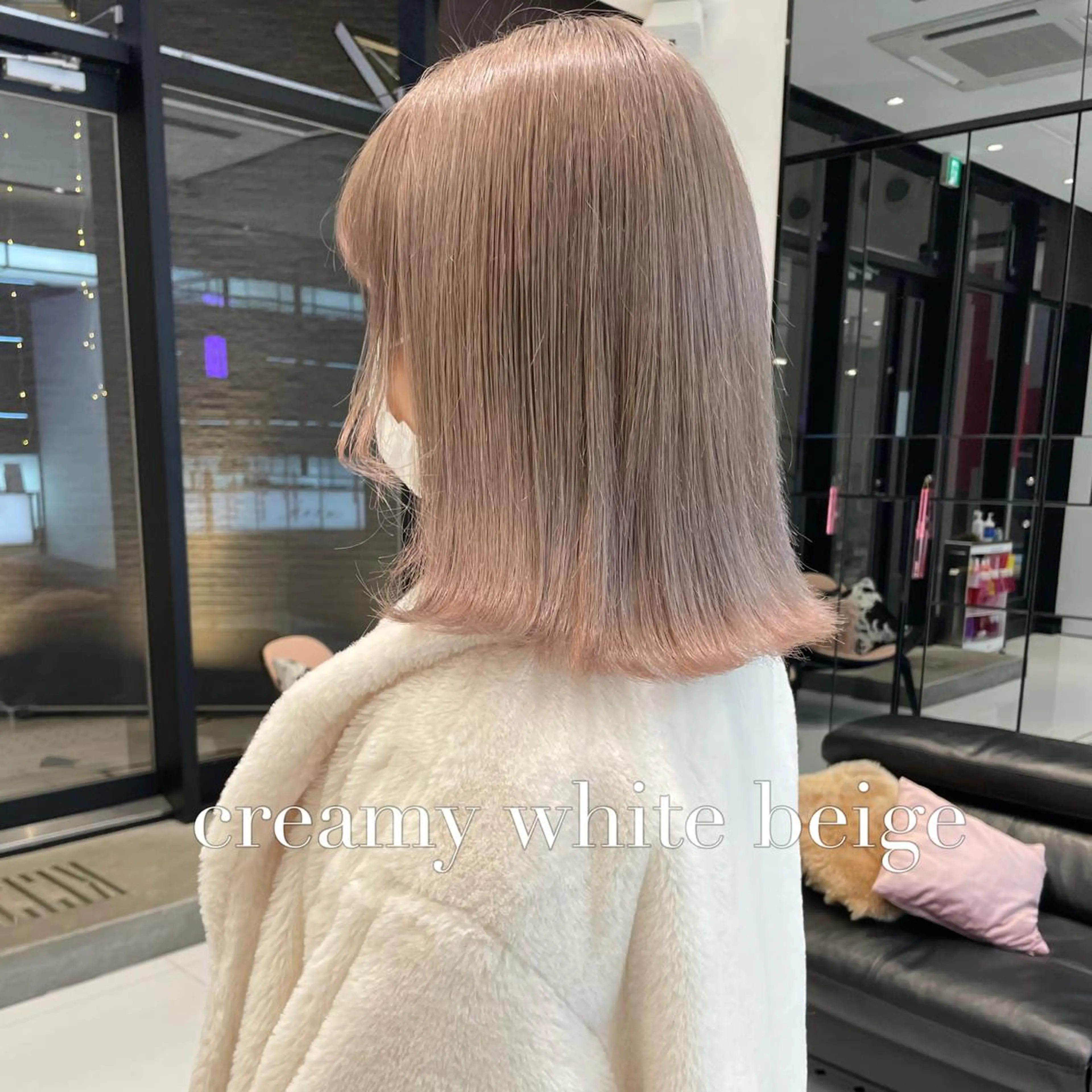 ミディアム カラー ベージュカラー ブリーチ ホワイトベージュ ヘアカラー 相川 愛実のヘアスタイル