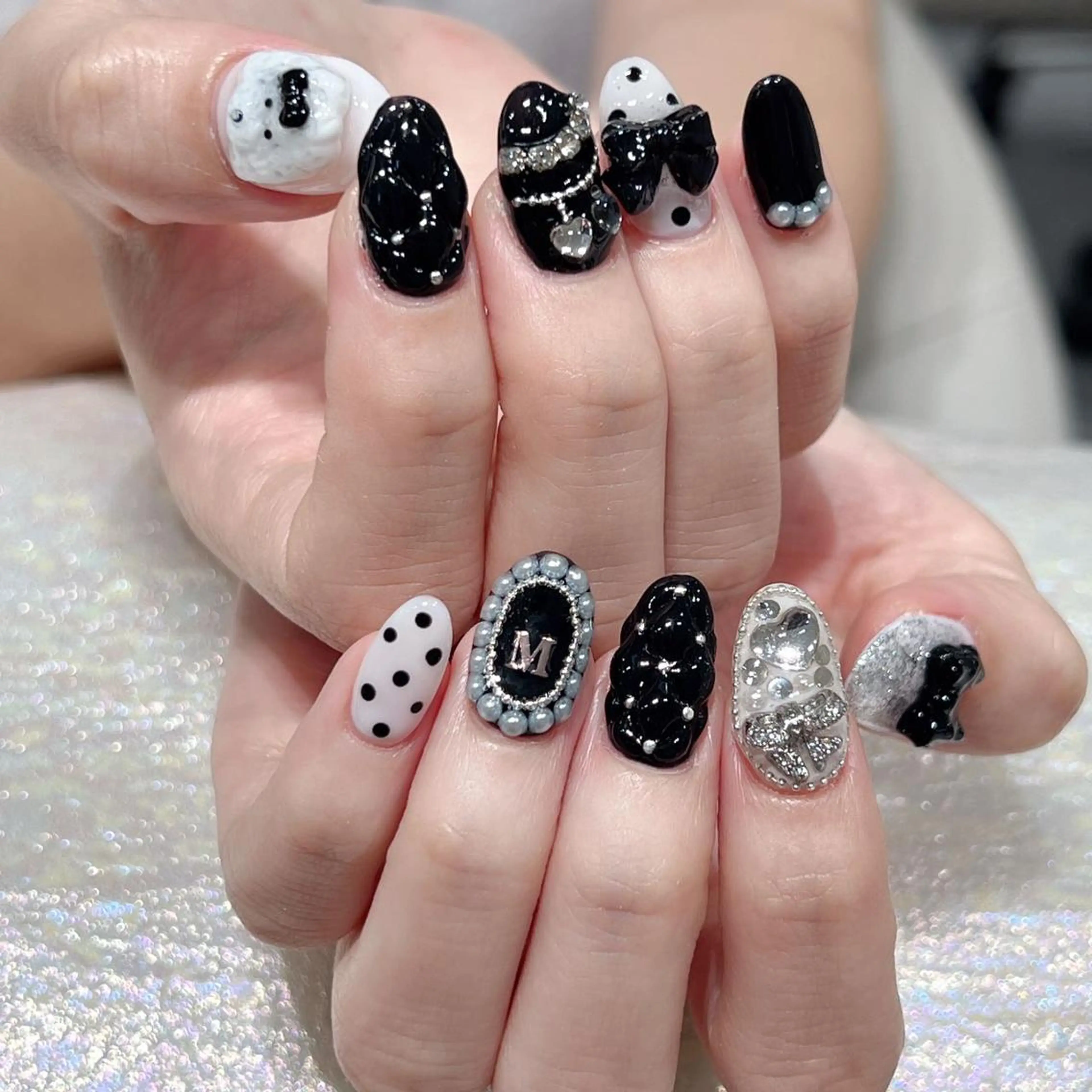 ネイル アートネイル 長さ出し ネイルチップ Queens マオのネイルデザイン