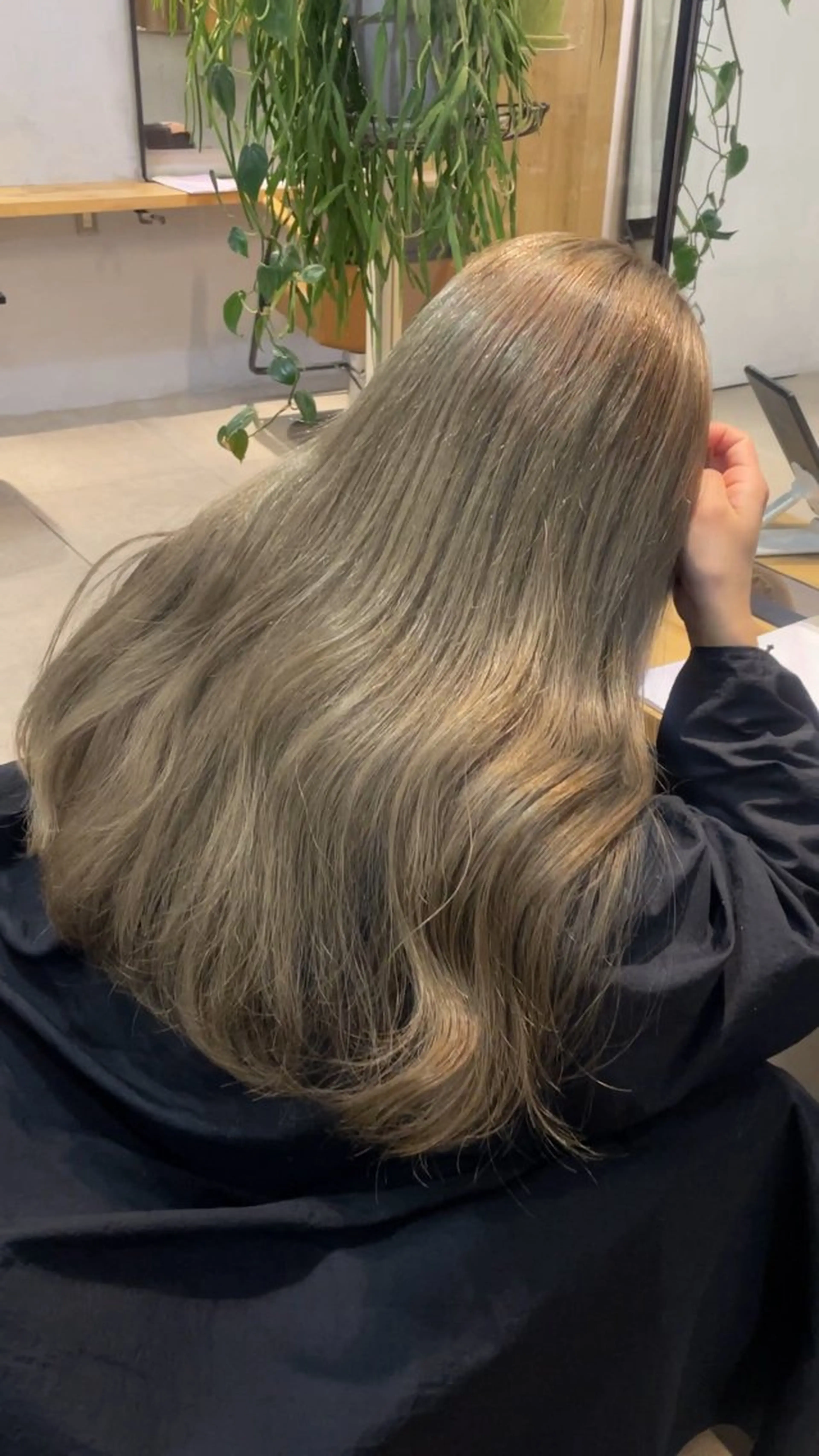 ロング カラー 透明感カラー ヘアカラー miyu  / 柔らかい透明感カラーのヘアスタイル