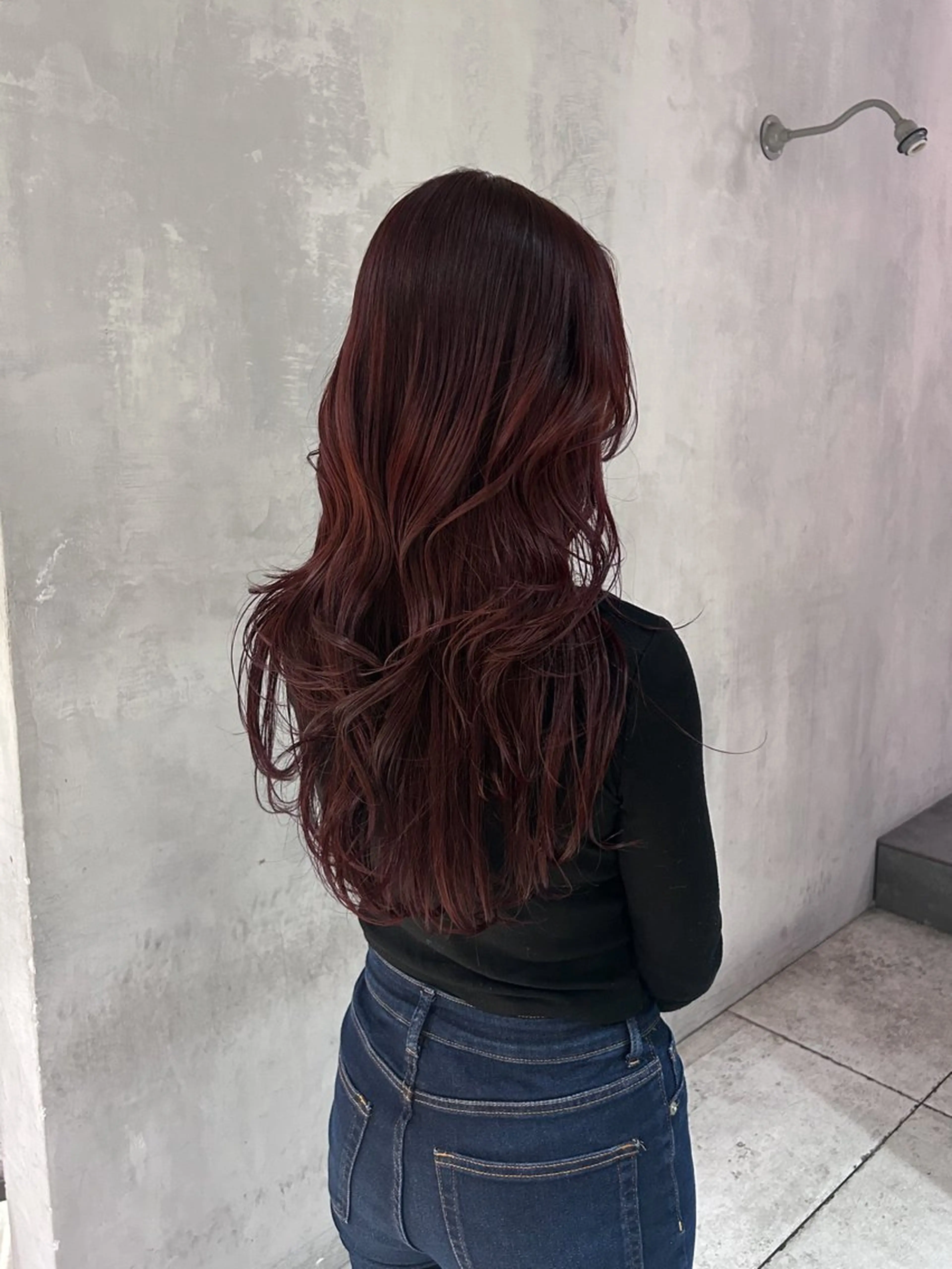 ロング カラー ボルドーカラー レイヤーカット Hinata🛸 ハイトーン美容師のヘアスタイル
