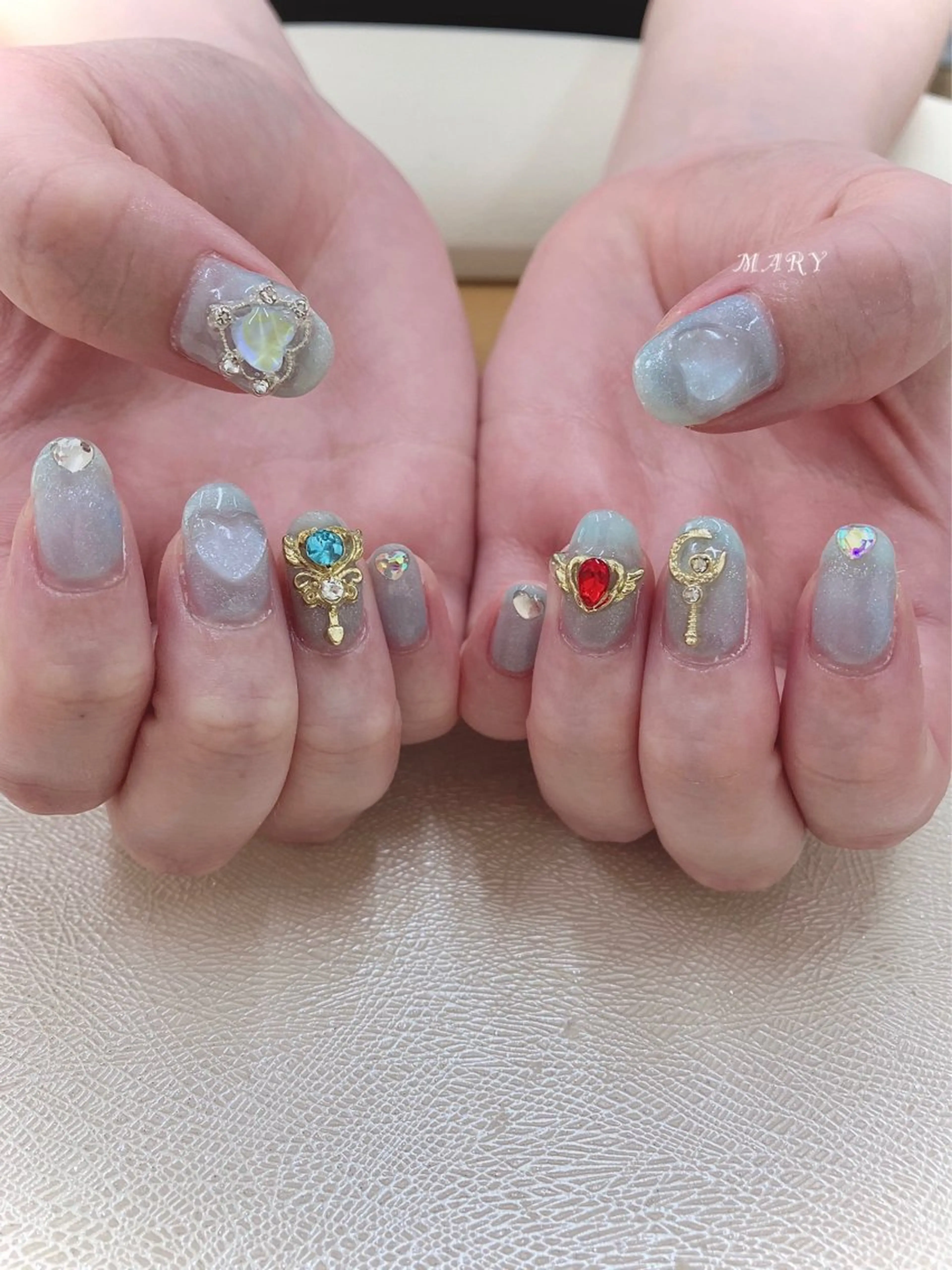ネイル キラキラネイル 水色 ニュアンスネイル ワンカラーネイル ハンドネイル Mary nail .narumiのネイルデザイン