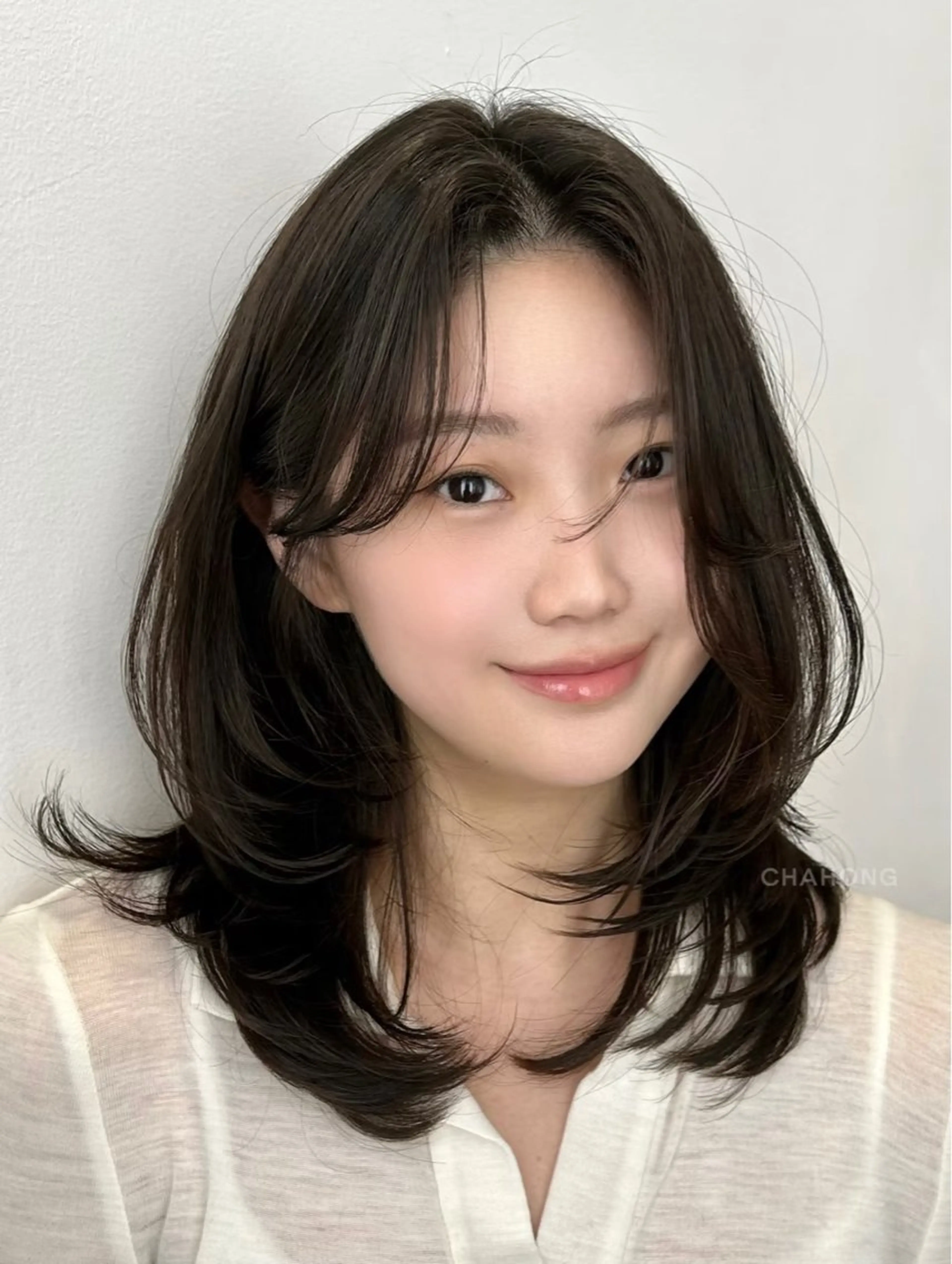 【平日限定】ミディアムレイヤー＋髪質改善トリートメントの写真