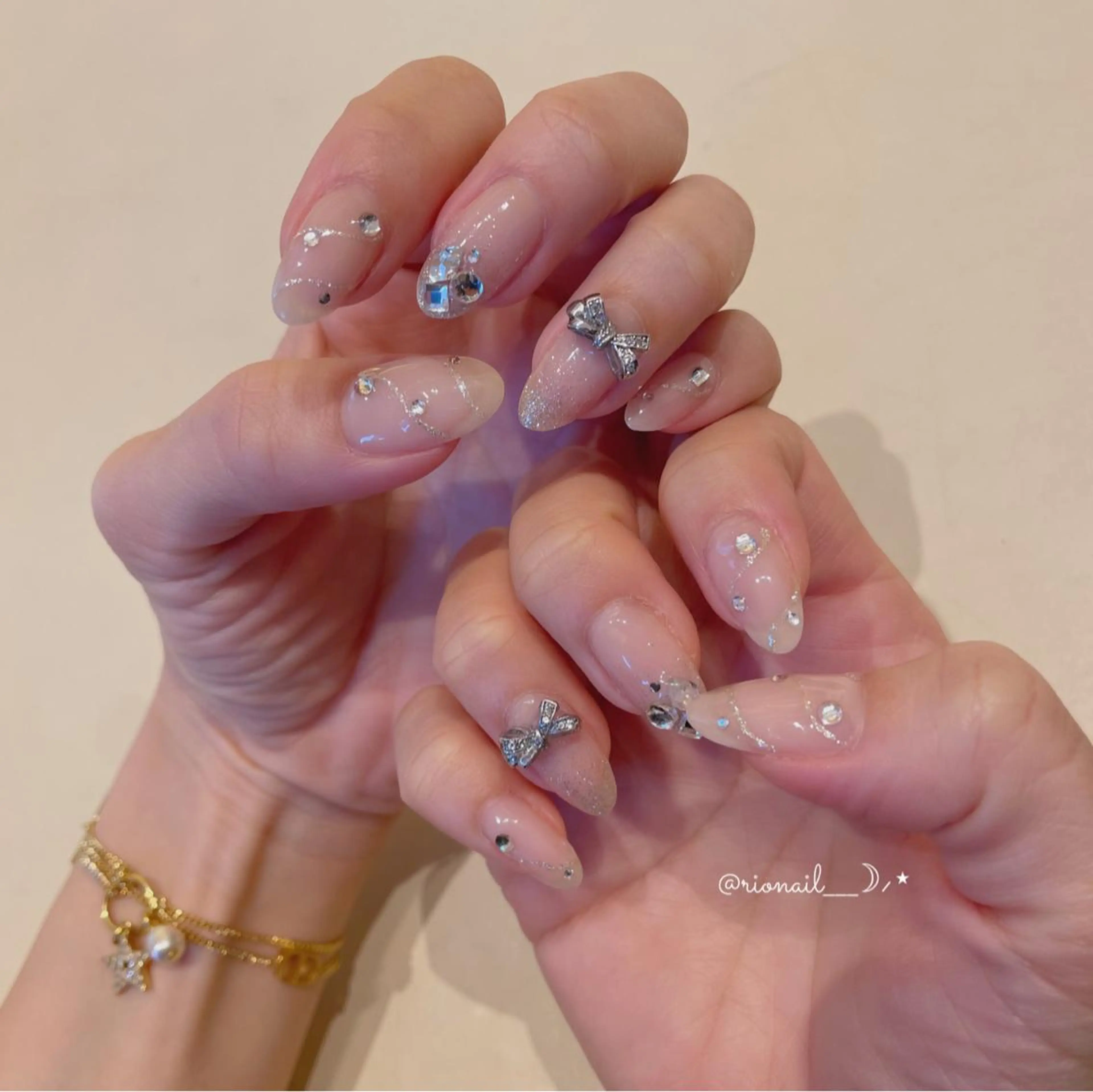 ネイル アートネイル 𝘙𝘪𝘰𝘯𝘢 ...🕯🤍のネイルデザイン