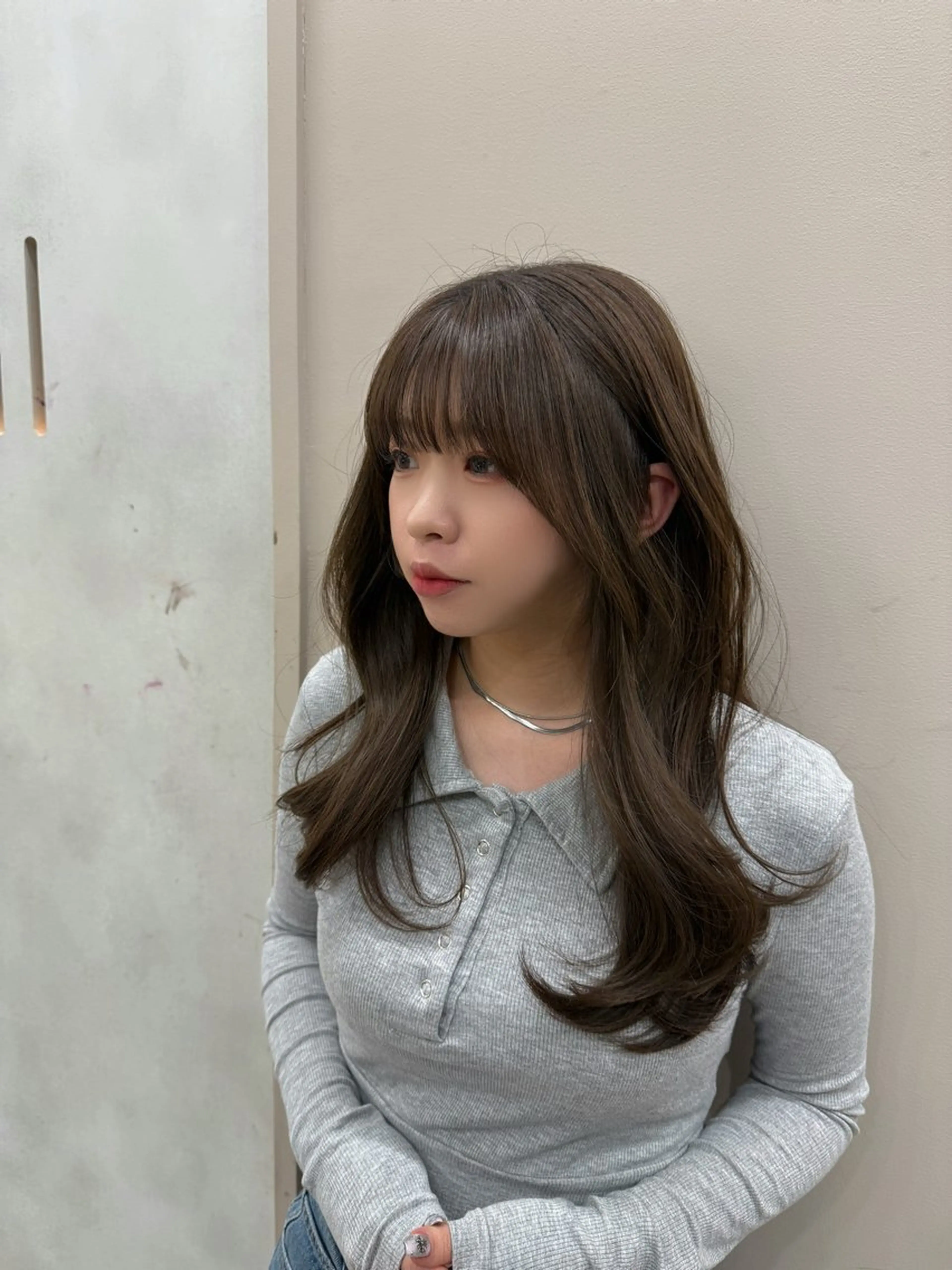 セミロング カラー グレージュ オリーブグレージュ オリーブグレー レイヤーカット カット ヘアカラー 🖤 Aya 🖤 Zina 梅田茶屋町のヘアスタイル