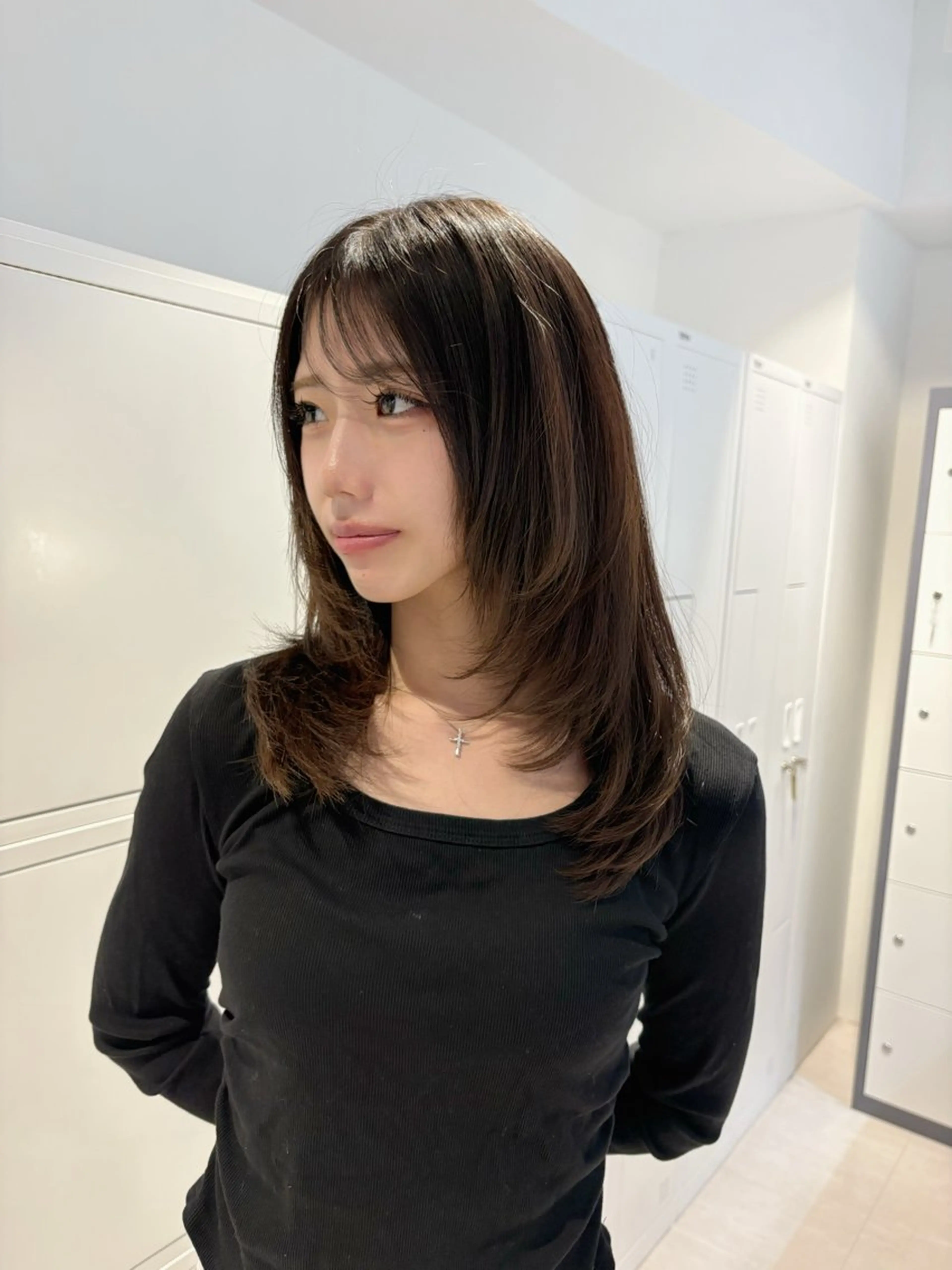 ミディアム ニトウ レイナのヘアスタイル