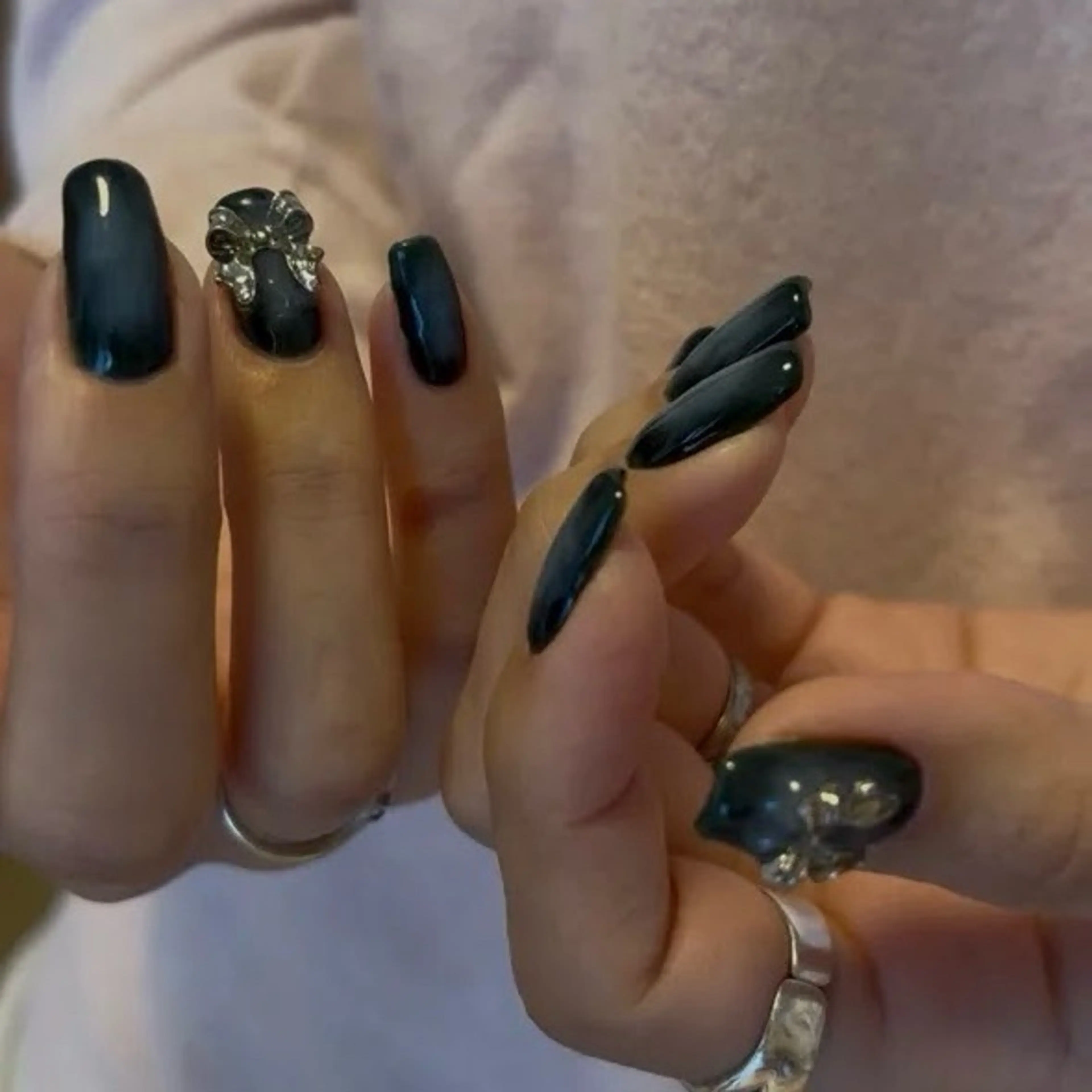 ネイル チークネイル グリーン nailsalon kiii'sのネイルデザイン