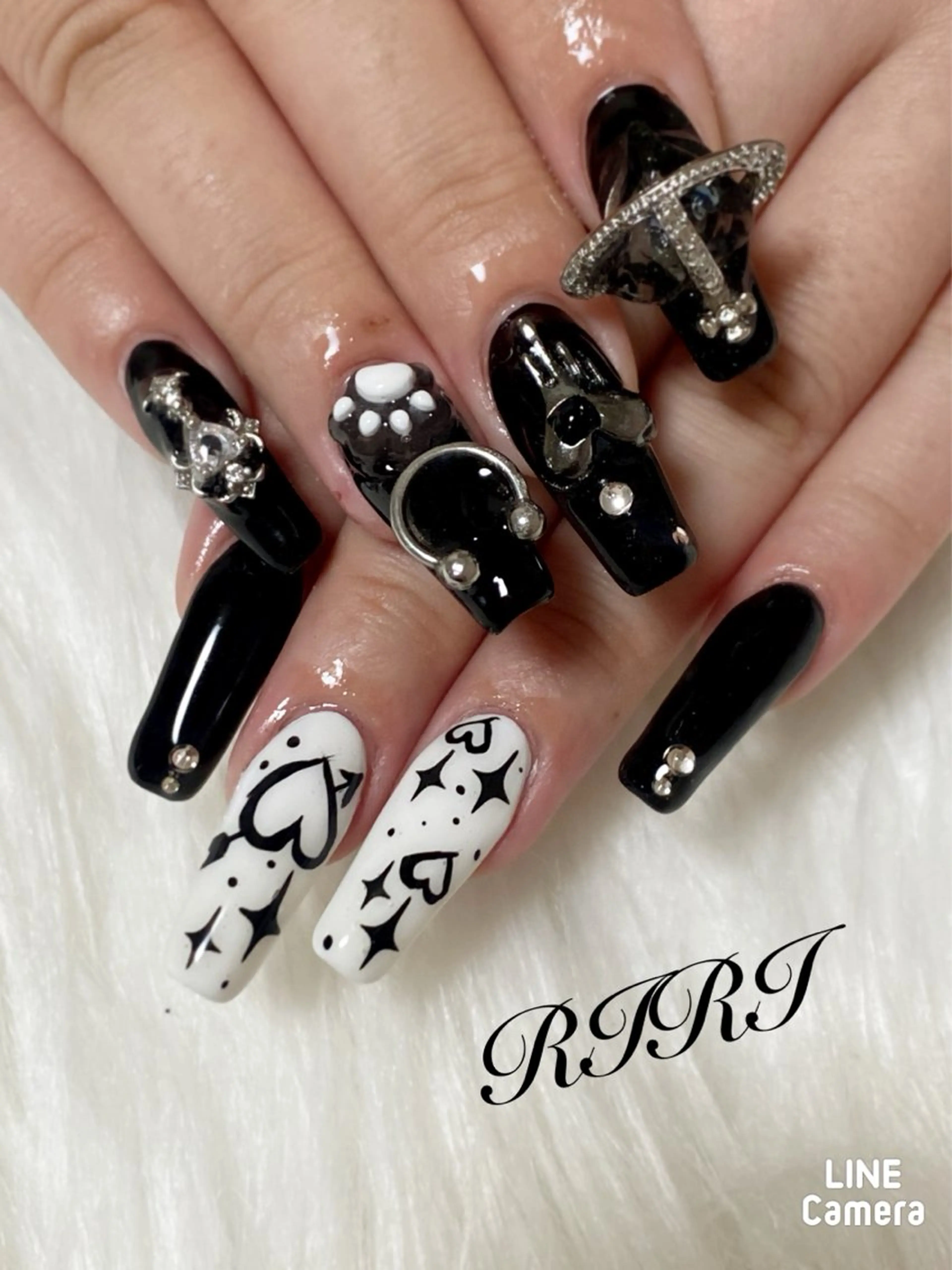 ネイル ジェルネイル ハロウィン キラキラネイル 韓国ネイル ラメ(グリッター) riri オーナーのネイルデザイン