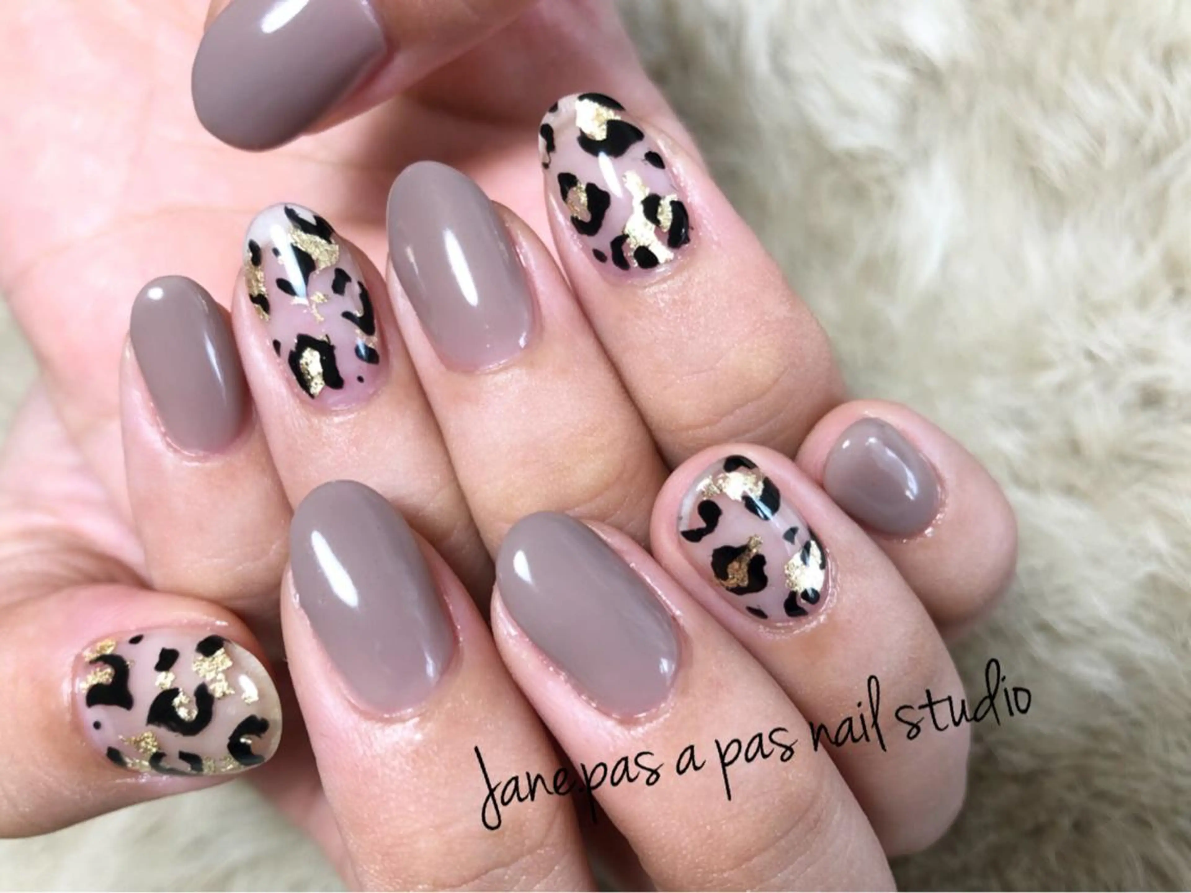 ネイル Yakko pas á pasのネイルデザイン