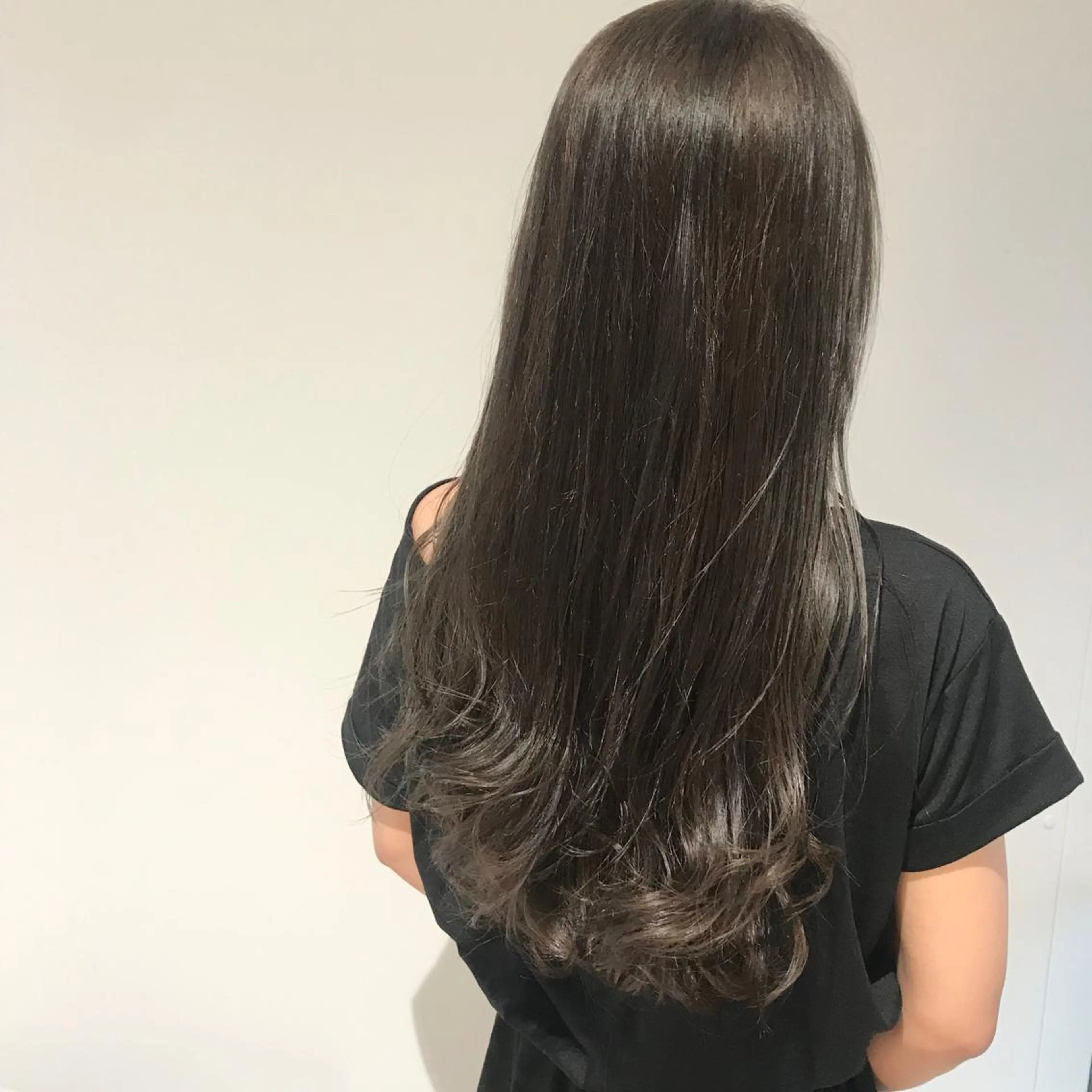 ロング カラー ベージュカラー ミルクティーベージュ 神奈川大学最寄り白楽 三本松巧のヘアスタイル