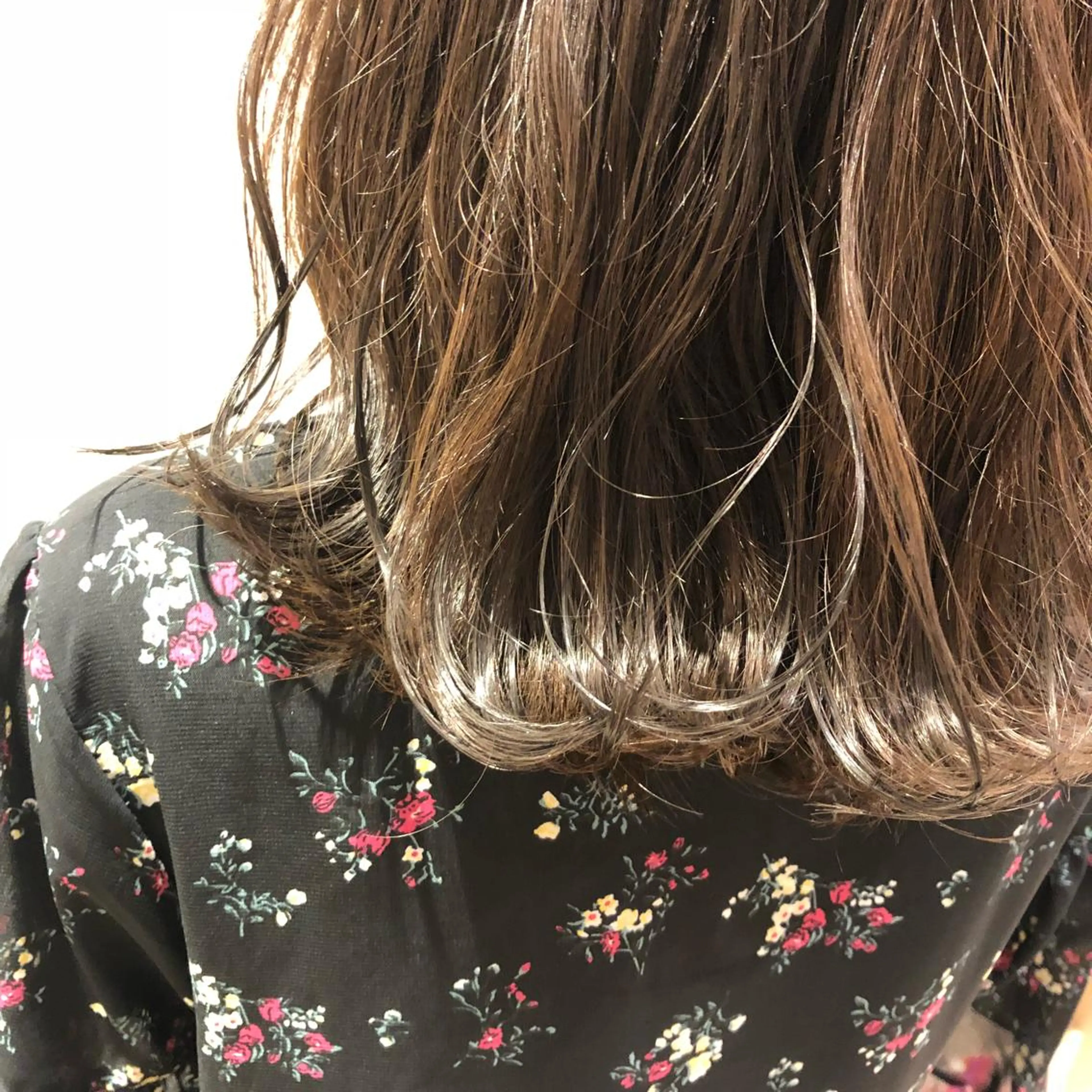 カラー 伊東 彩花のヘアスタイル