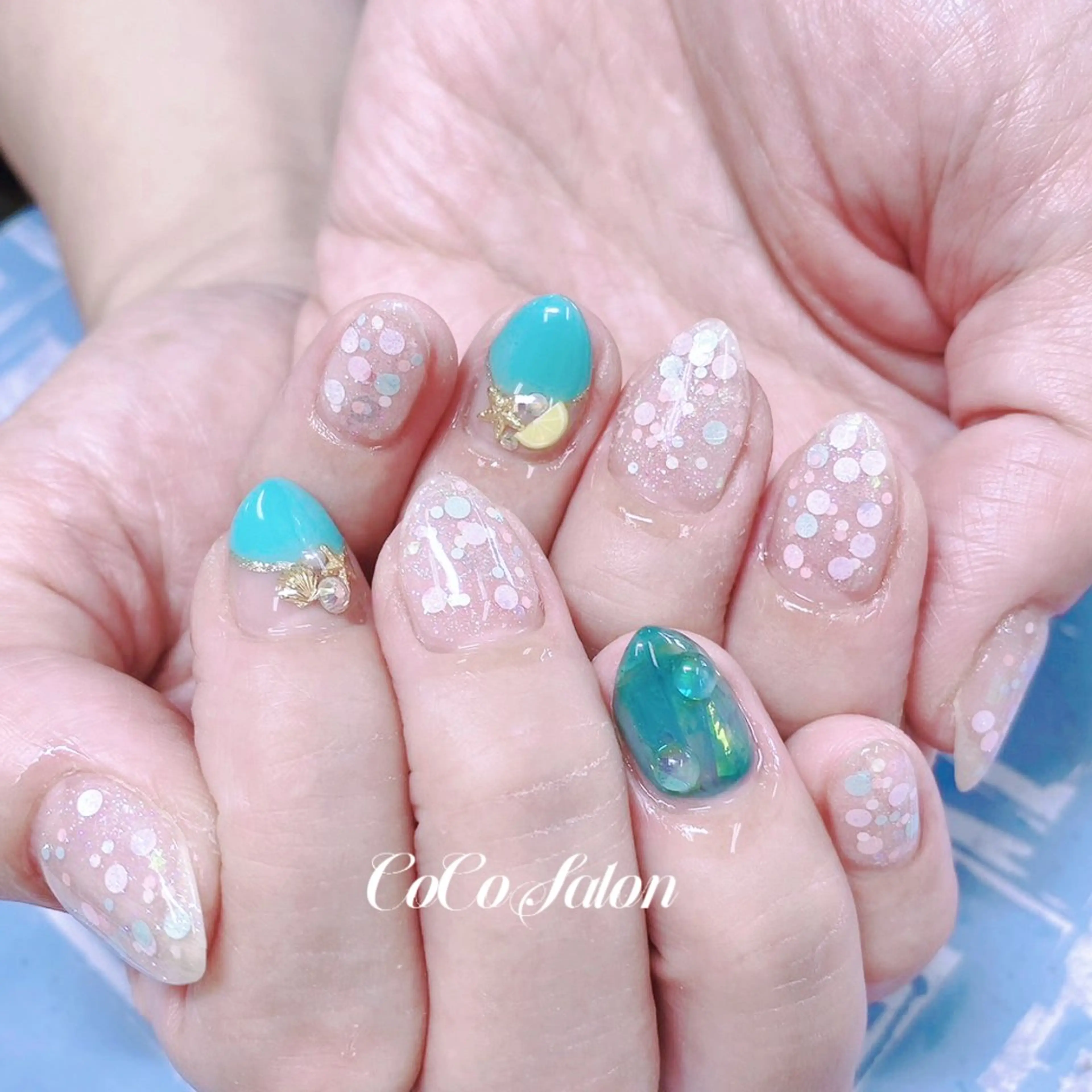 ネイル ブルー 長さ出し フレンチネイル ジェルネイル キラキラネイル ハンドネイル CoCoSalon ネイル/まつ毛予約のネイルデザイン