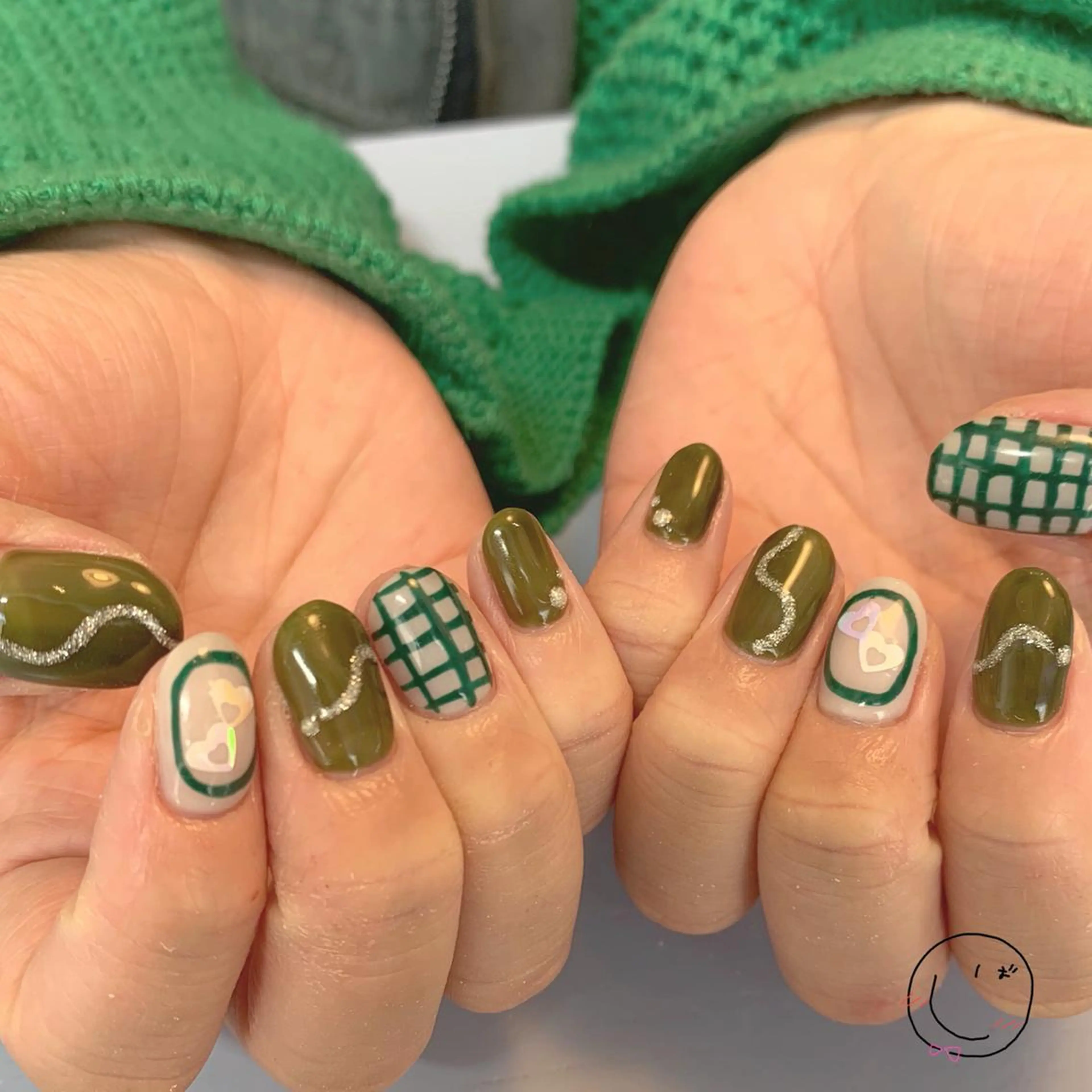 ネイル フットネイル ジェルネイル グリーン ニュアンスネイル ワンカラーネイル chik shibaのネイルデザイン
