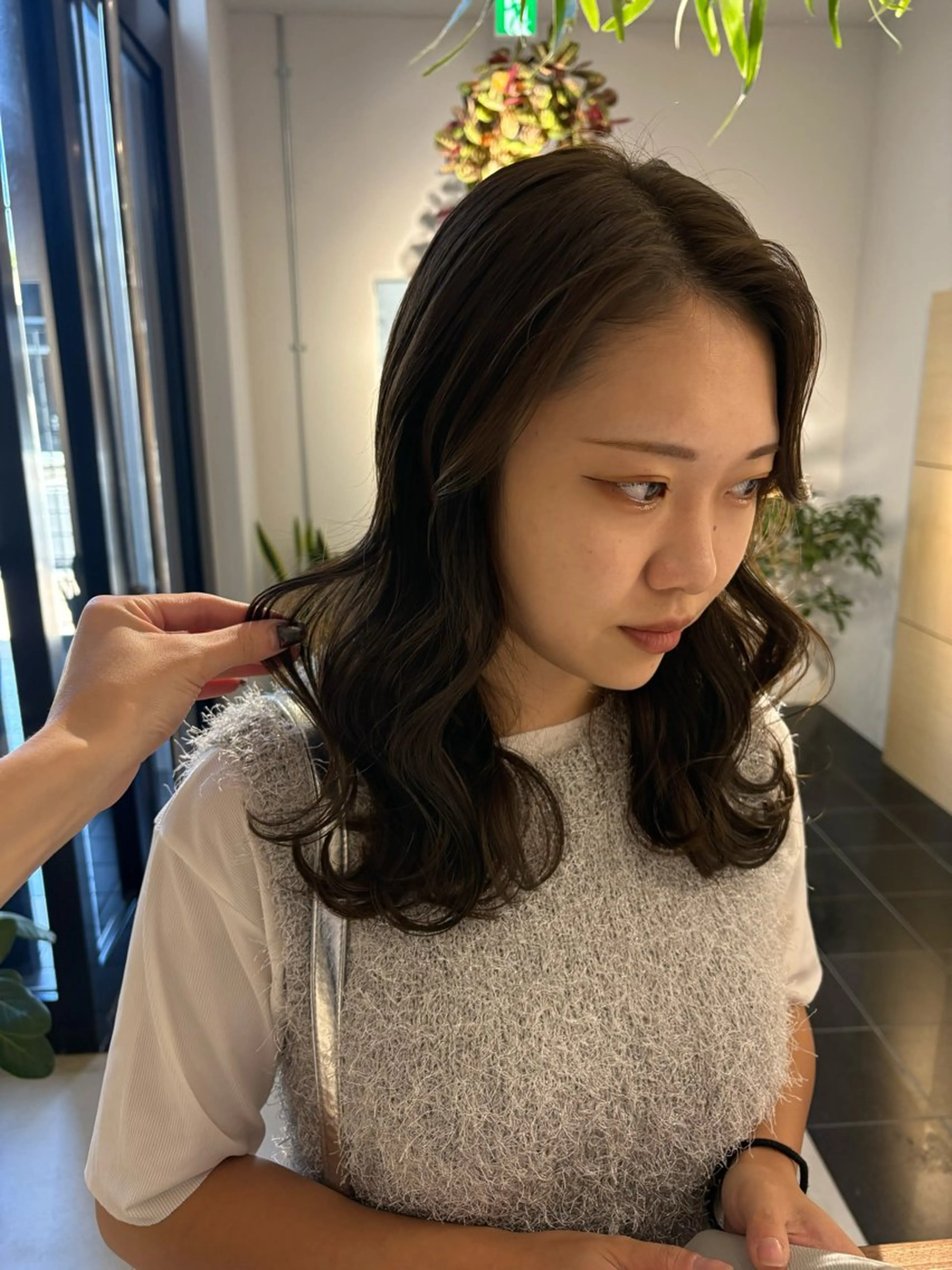 セミロング カラー ベージュカラー オリーブベージュ ヘアカラー Yui⭐️ 透け感カラーのヘアスタイル