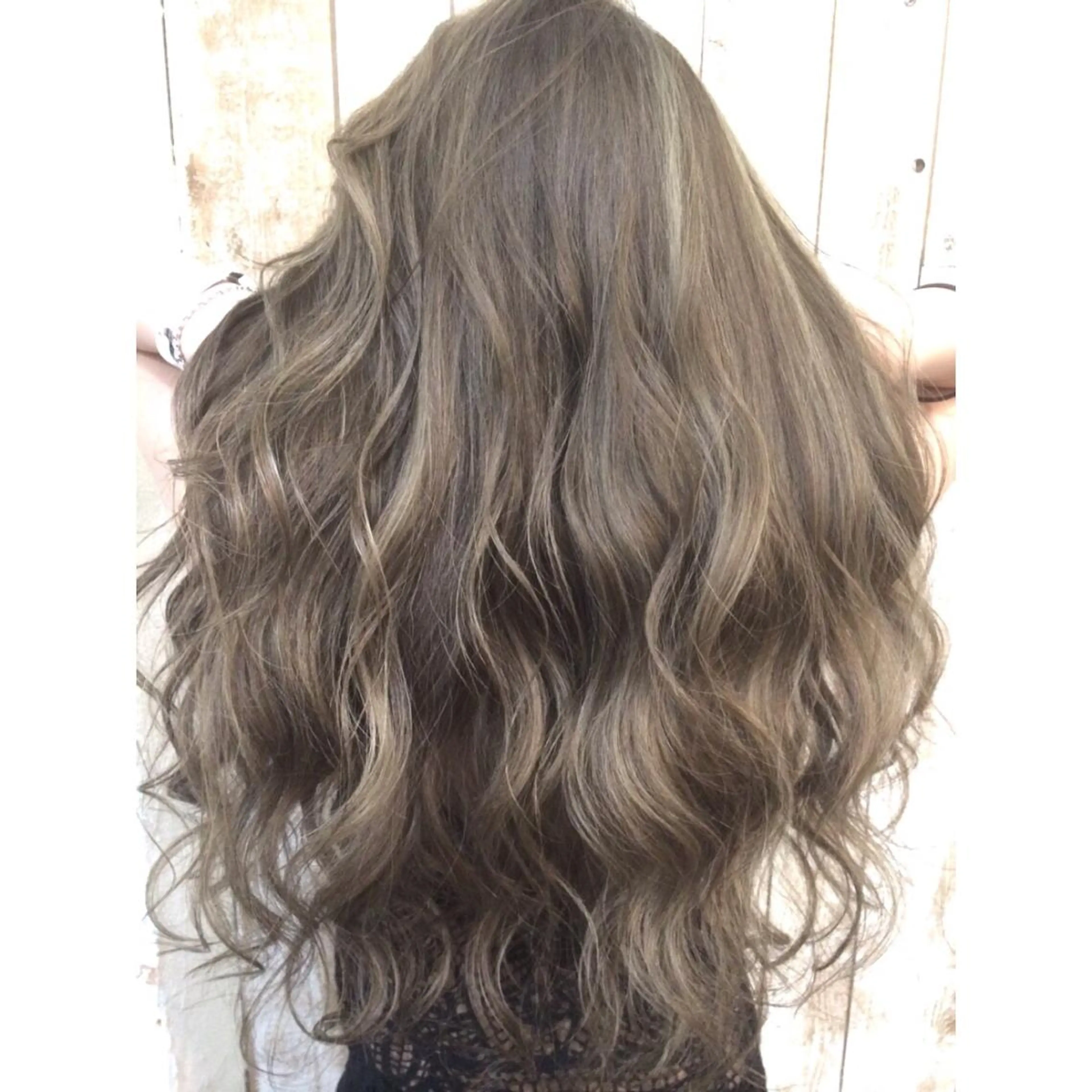 ロング カラー ベージュカラー ハイライトカラー 3Dハイライト ハイライト カット ヘアカラー トリートメント 井上 一平のヘアスタイル