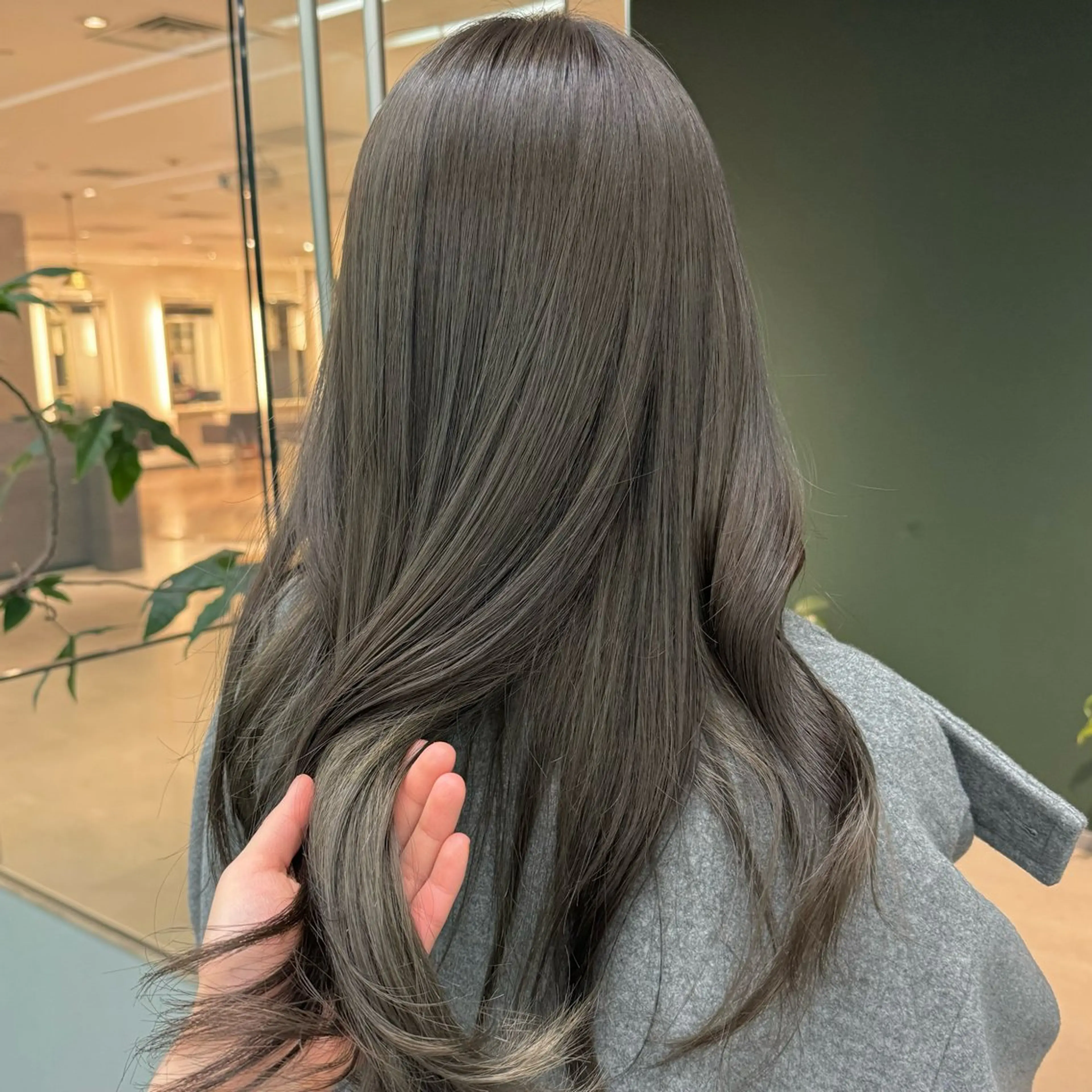 ロング カラー ベージュカラー ブリーチ ブリーチなしカラー トリートメント ヘアカラー トリートメント ひなた あゆみのヘアスタイル