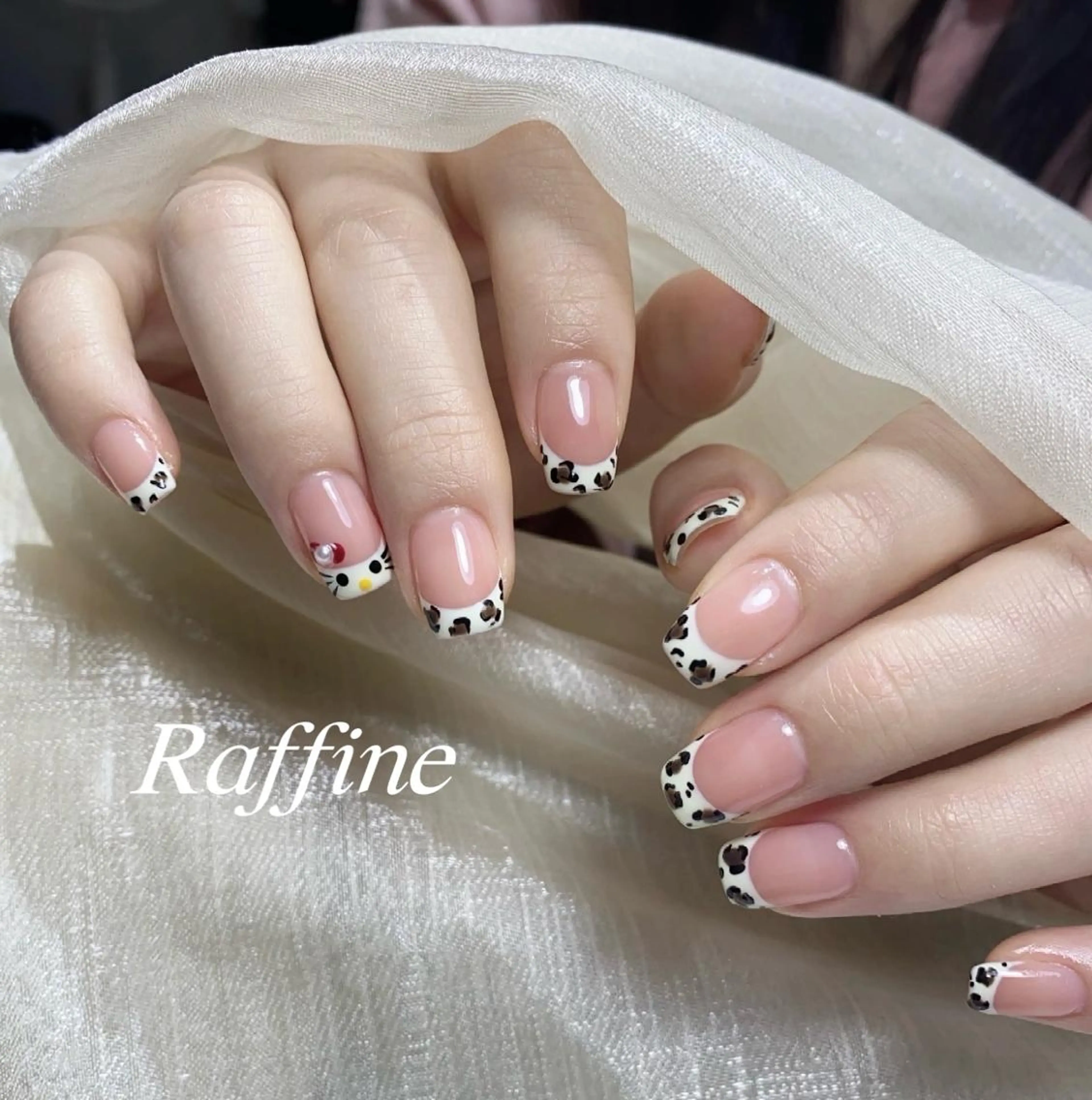 ネイル ハンドネイル RAFFINE haru🦋🩵のネイルデザイン