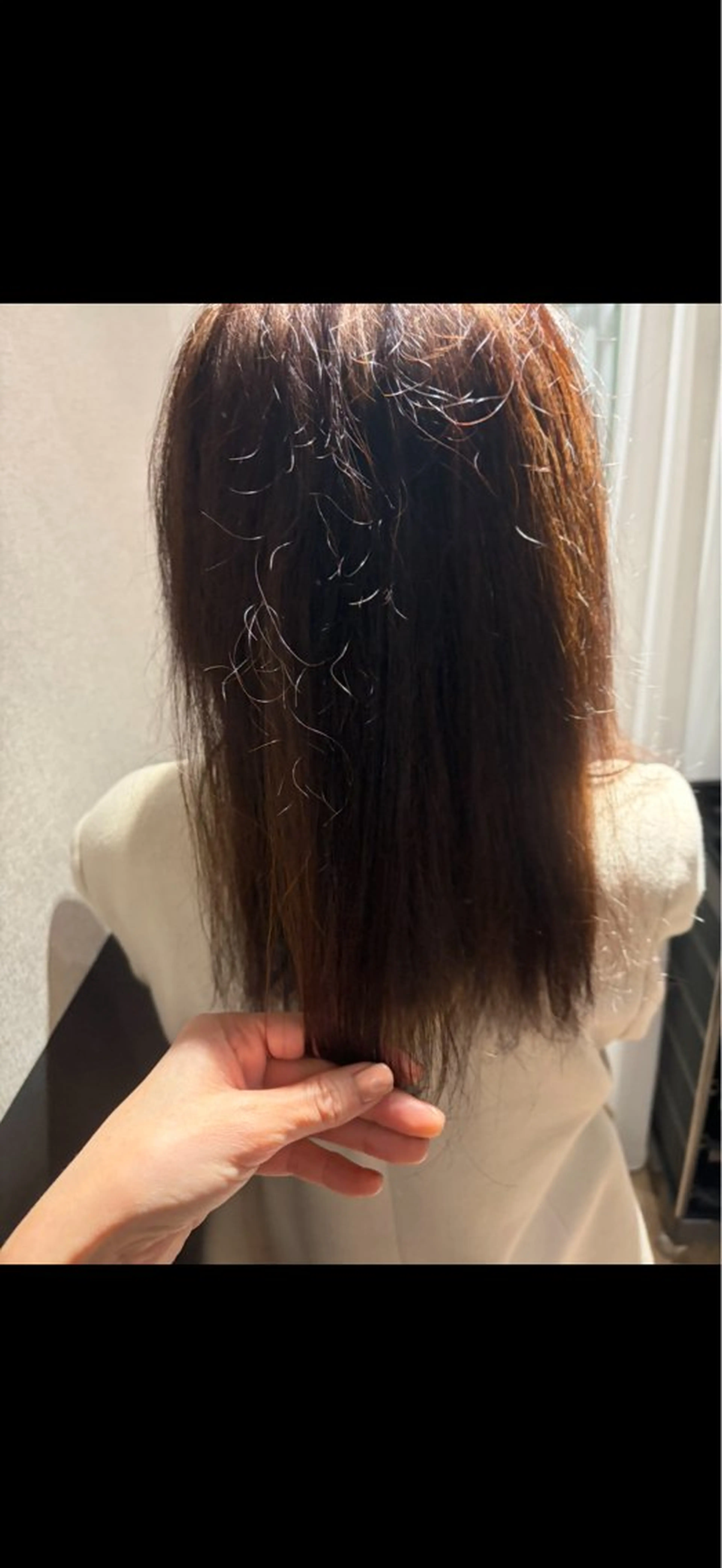 セミロング カミ ジマのヘアスタイル
