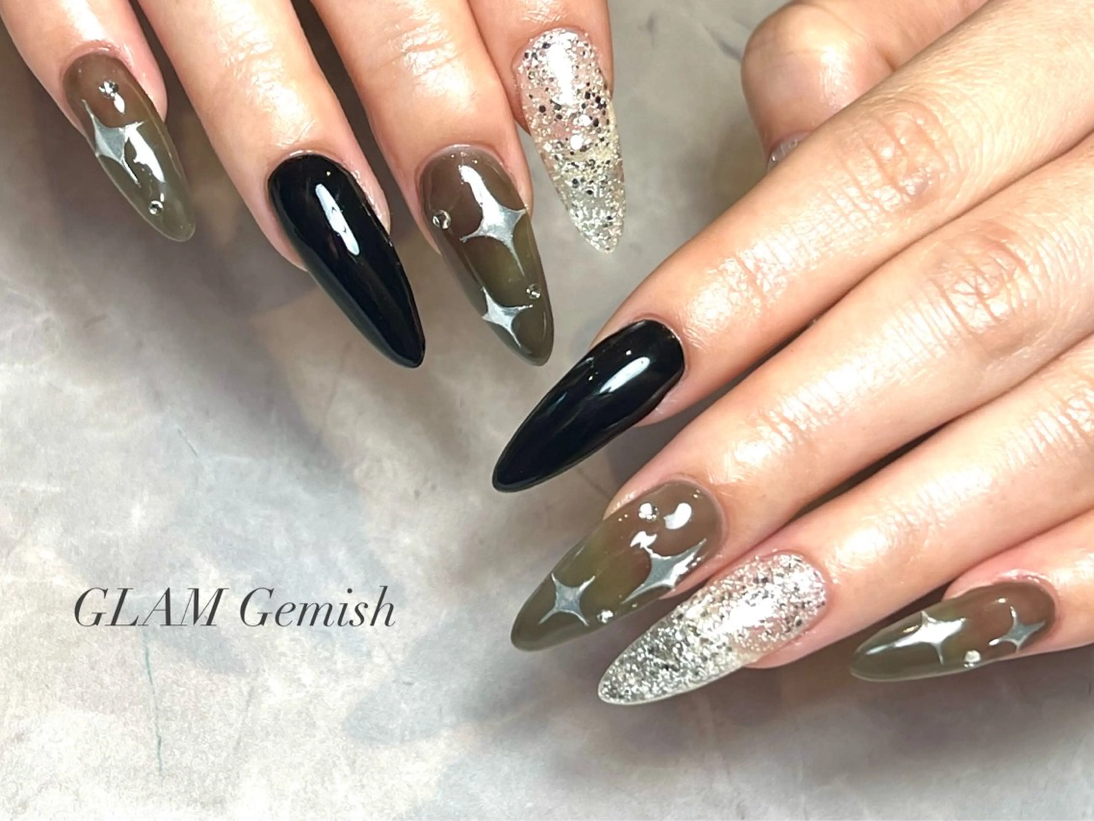 ネイル 持ち込み 藤崎 恵梨香のネイルデザイン