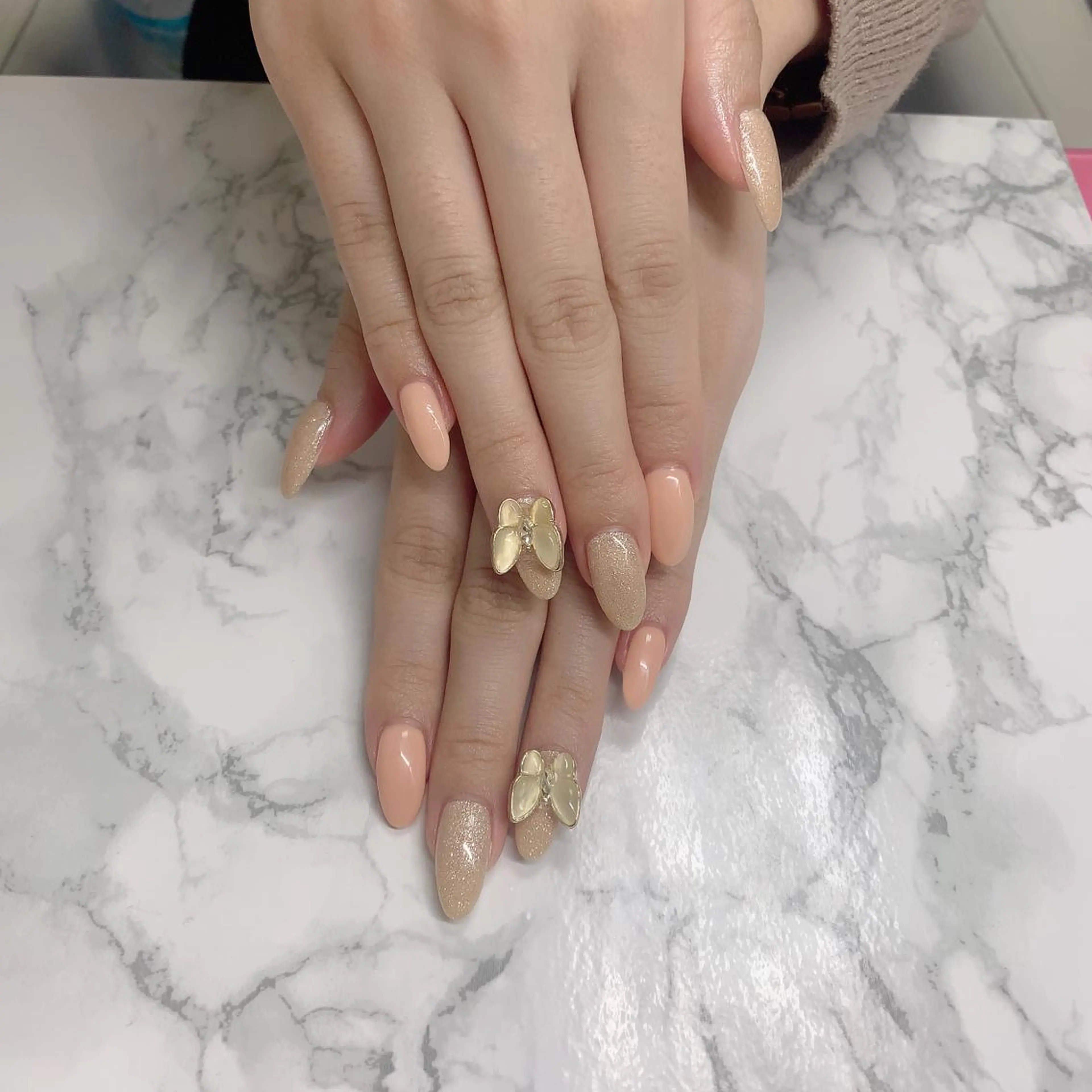 ネイル はな💎ネイル ワンホン、長さ出しのネイルデザイン