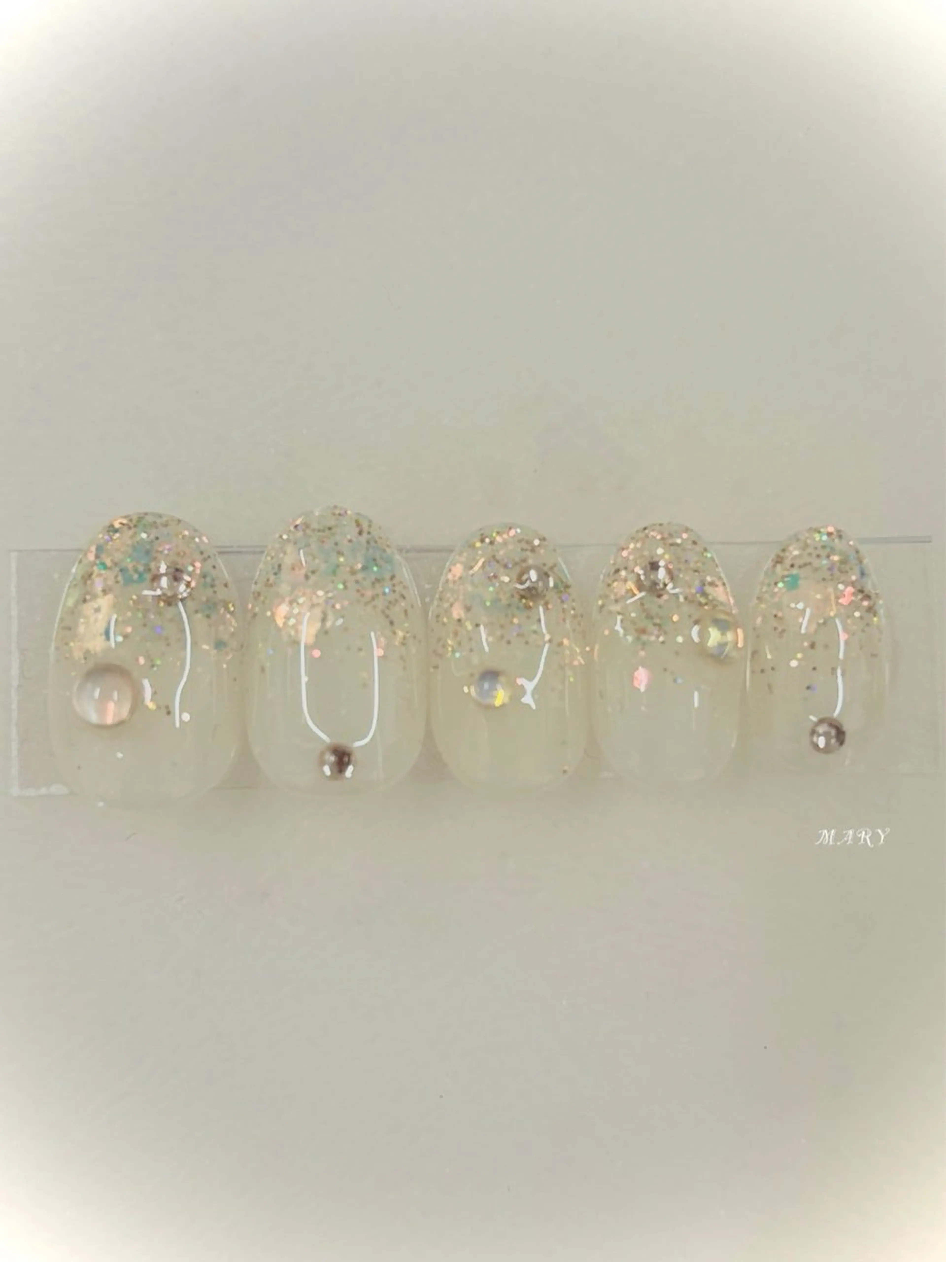 ネイル グラデーション キラキラネイル ラメ(グリッター) ラメグラデーション ニュアンスネイル ハンドネイル Mary nail所属・Mary nail .narumiのネイルデザイン