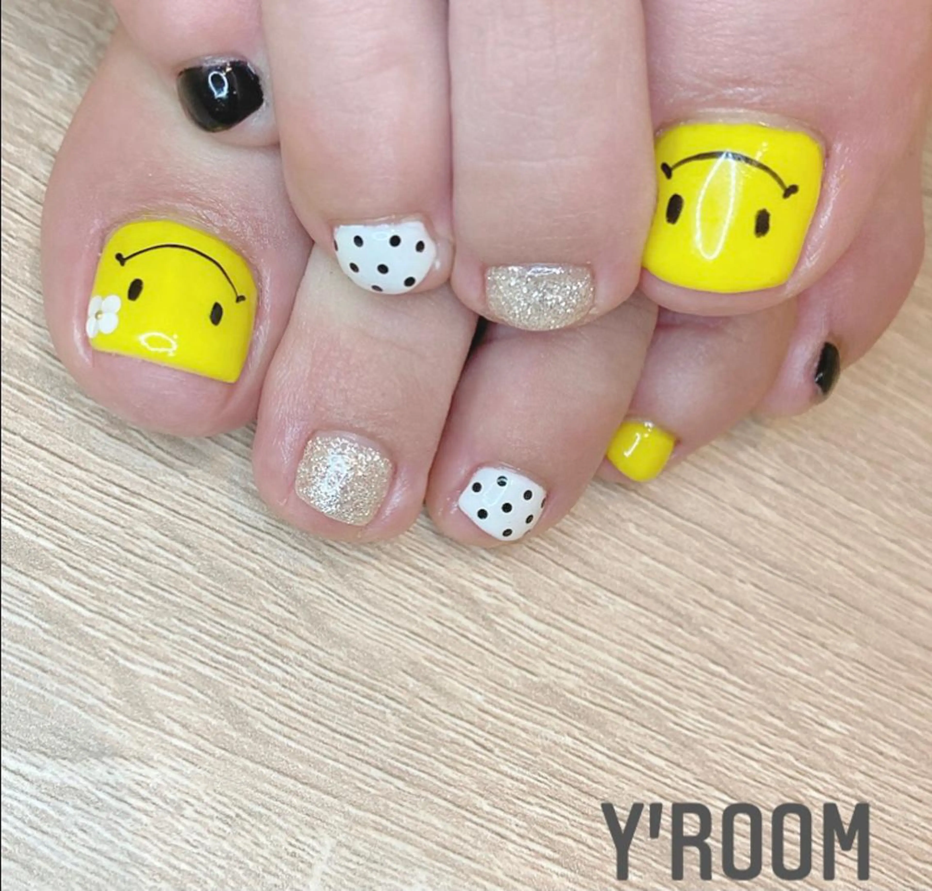 ネイル オーロラネイル フラッシュネイル フットネイル ジェルネイル グラデーション YUKA （ネイリスト）のネイルデザイン