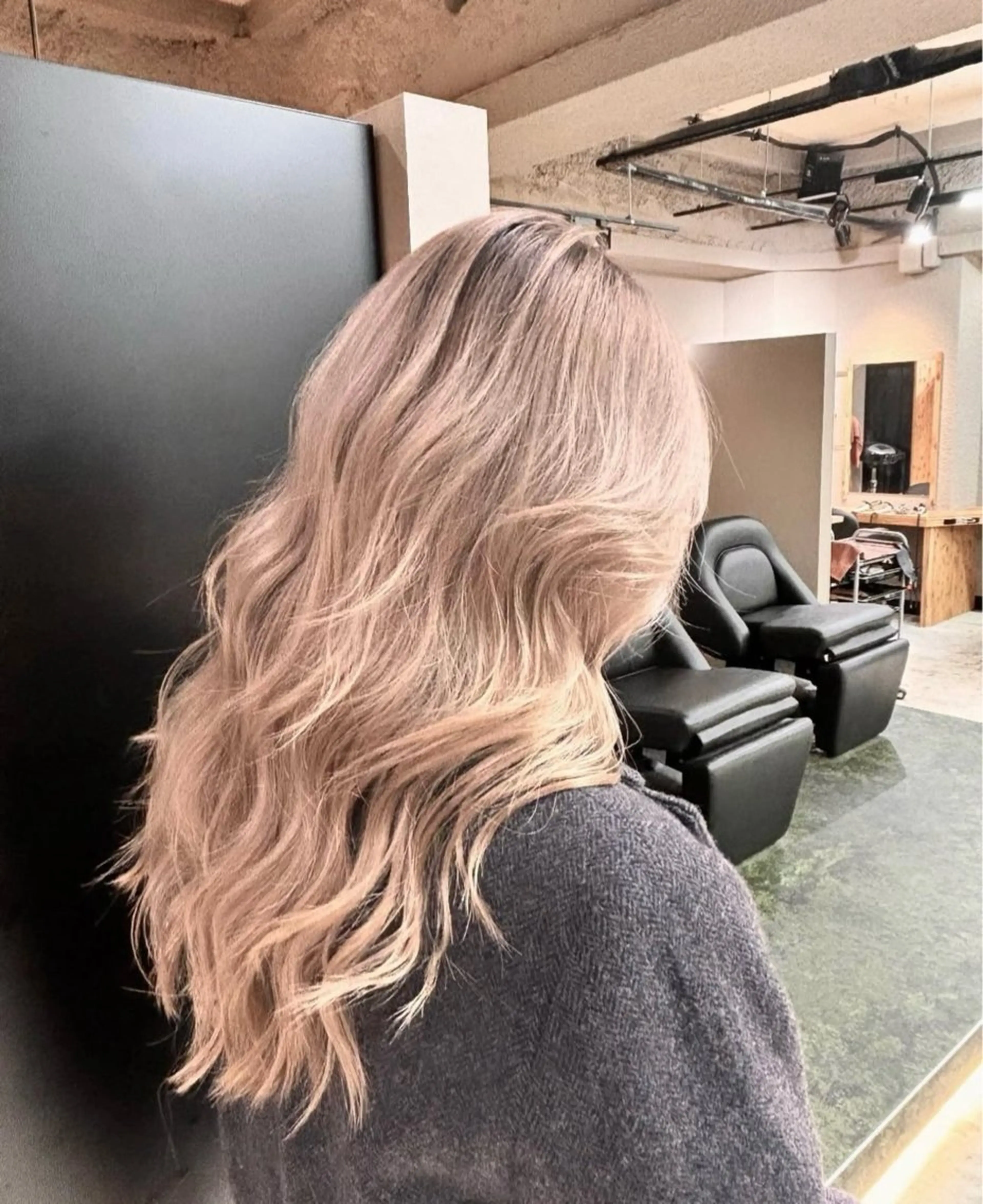 ロング karin🪩海外風 バタフライカットのヘアスタイル