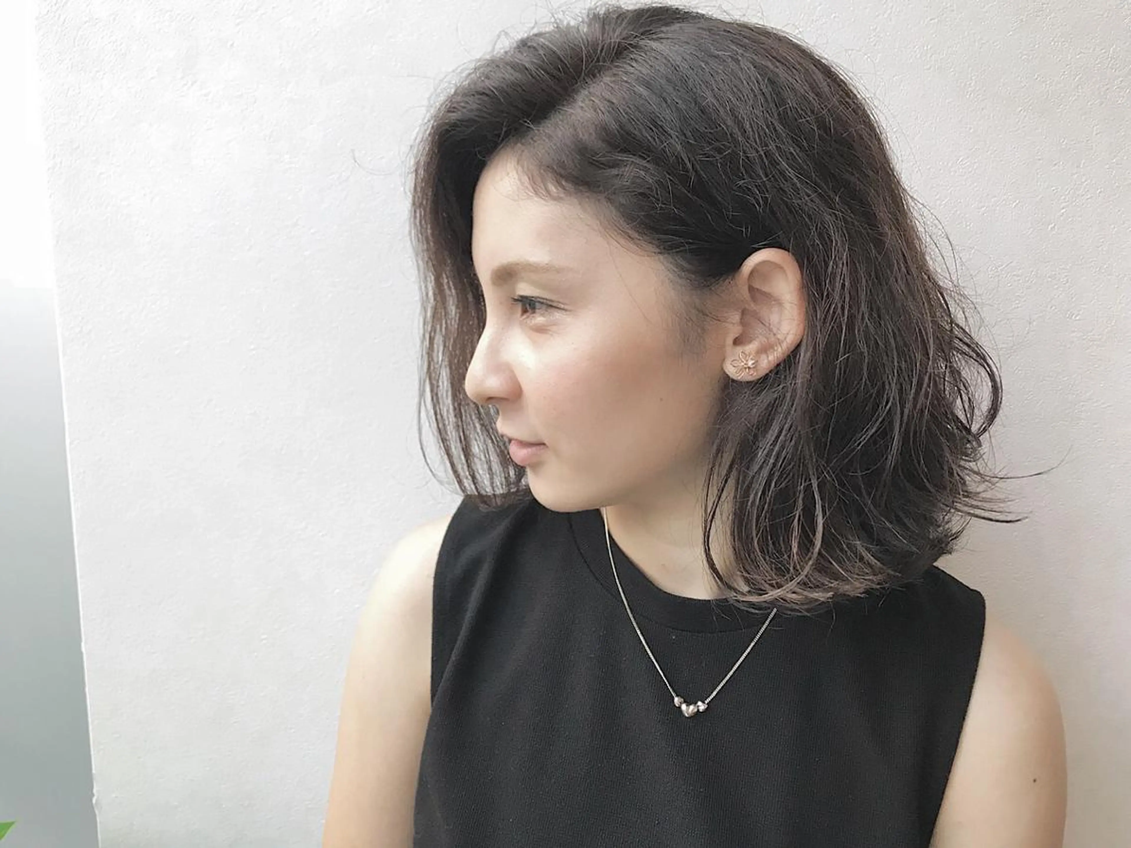 ミディアム カラー ダークグレー ダークグレージュ グレージュ AGU akariのヘアスタイル