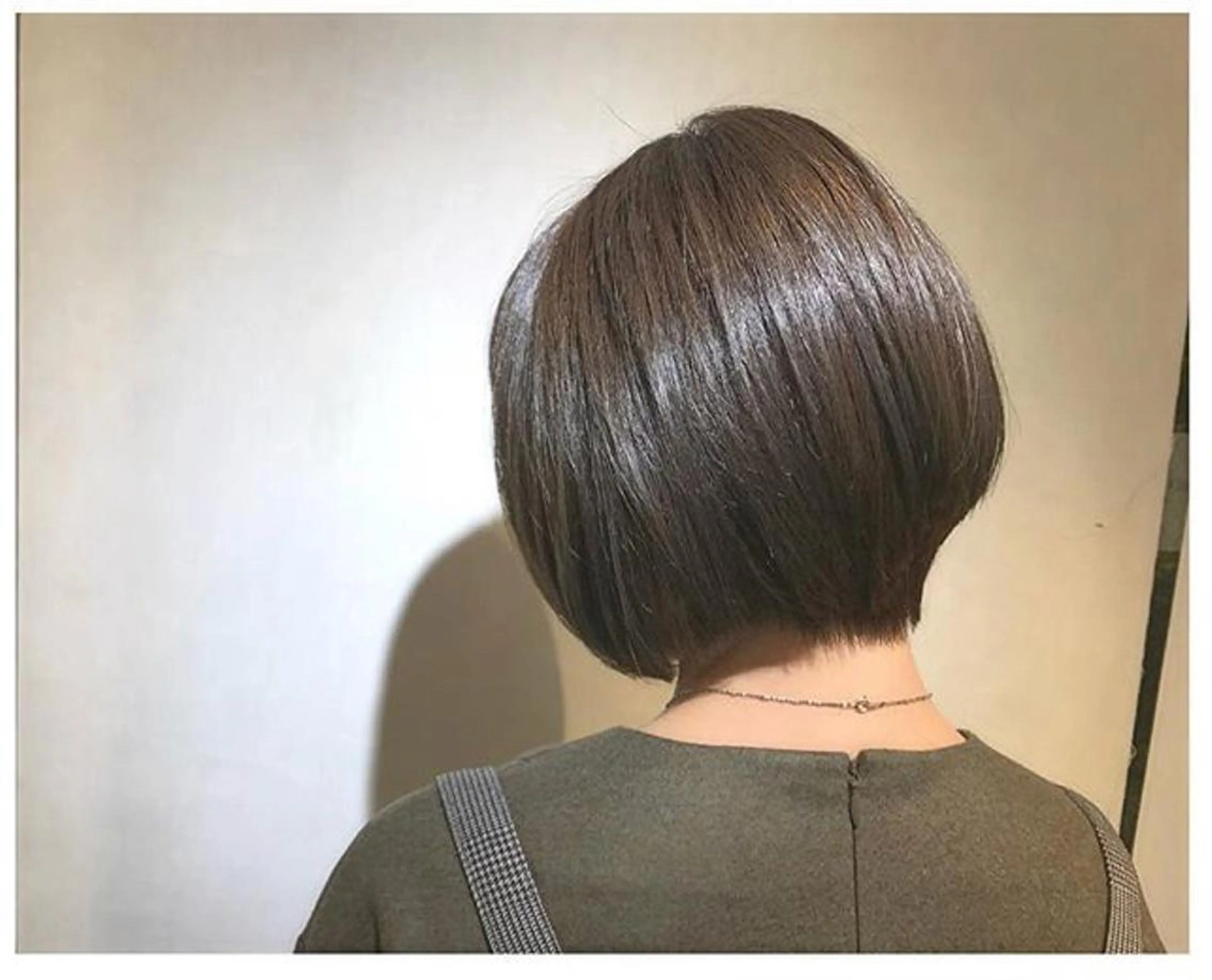 ショート カラー ボブ 寺山 佳貴のヘアスタイル