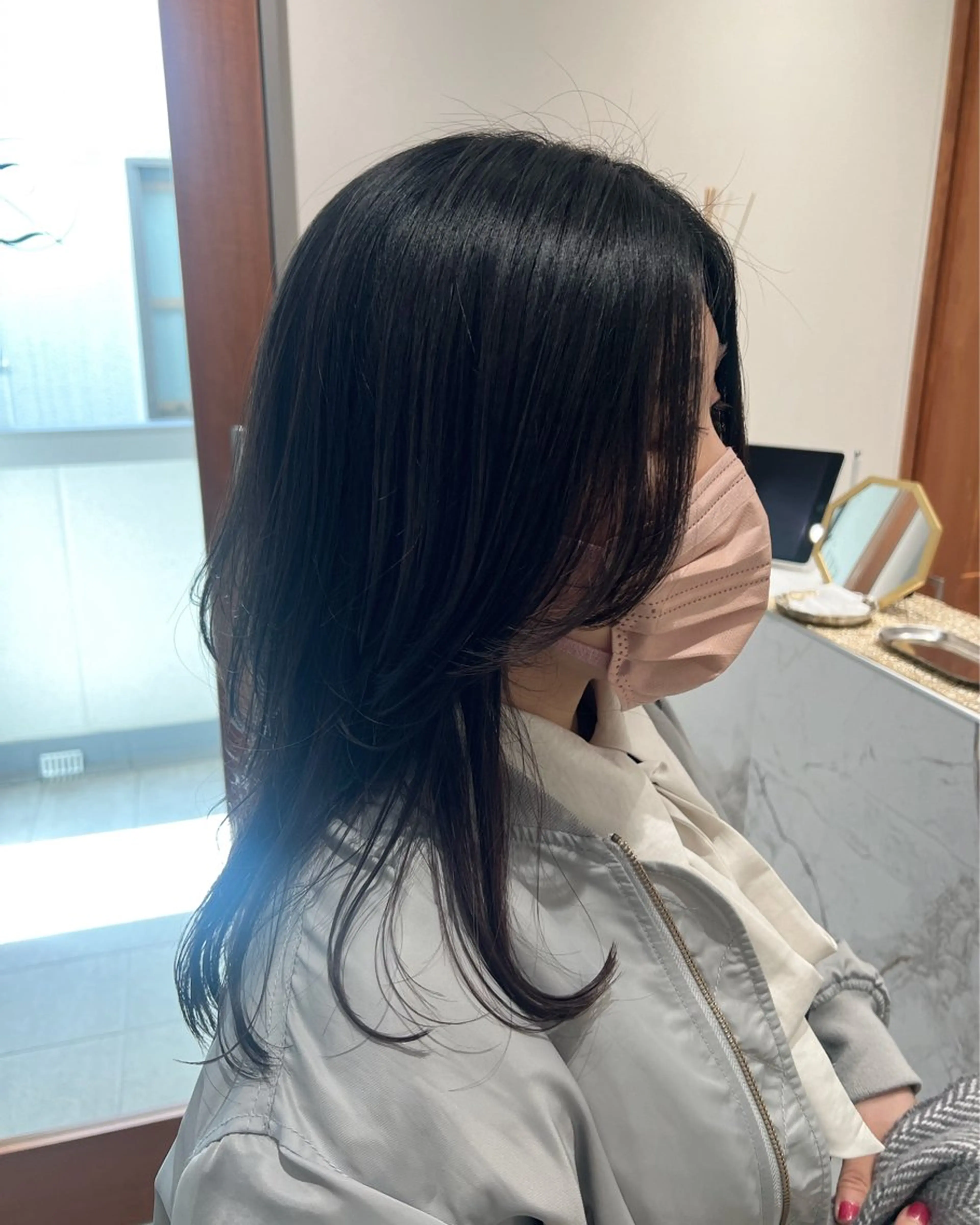 セミロング レイヤーカット 透明感のあるモテ艶髪 🫧AYAKAのヘアスタイル