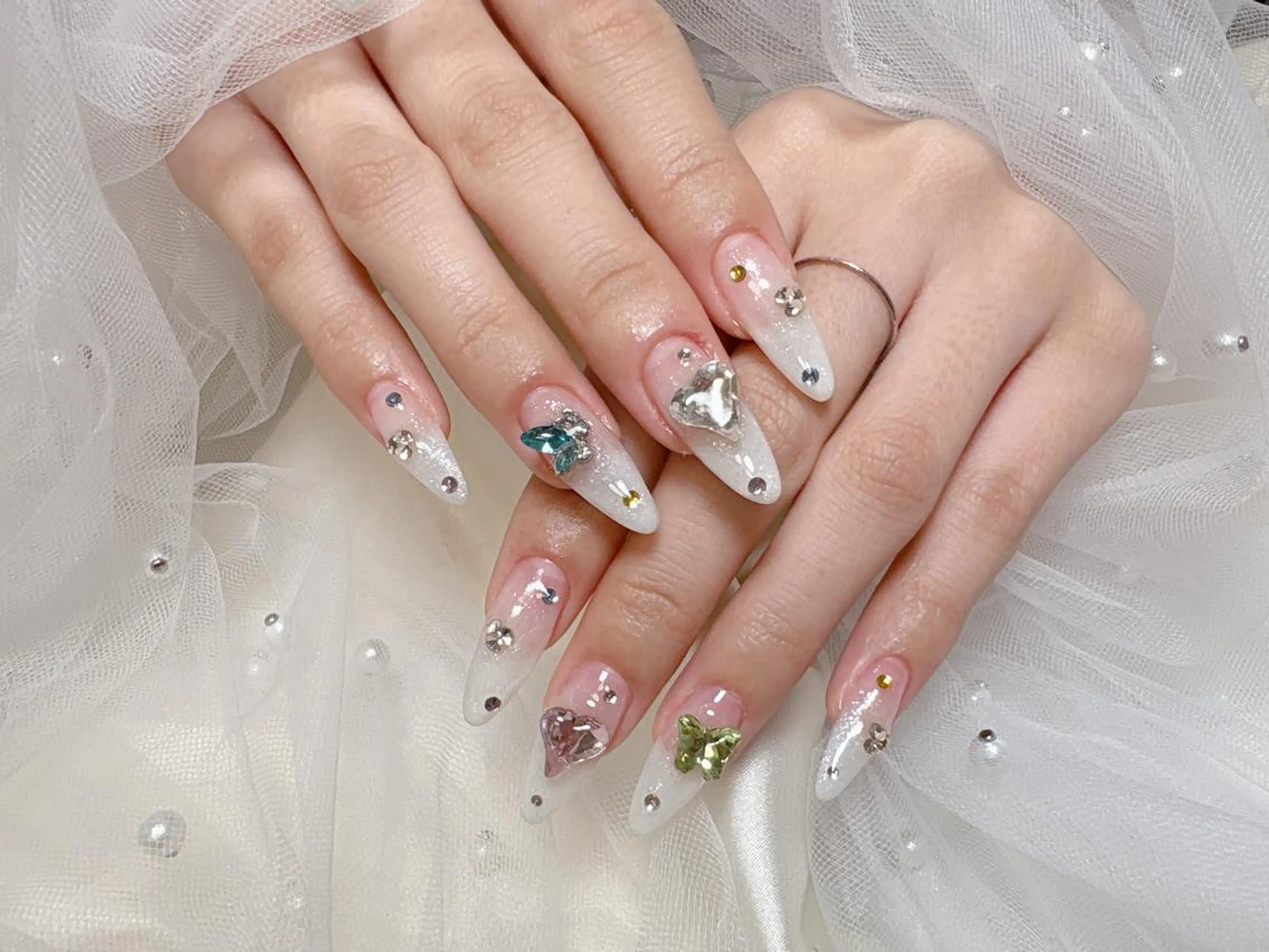 ネイル ハンドネイル ハンドケア 🦋 MiKi 🦋 ネイルサロンのネイルデザイン