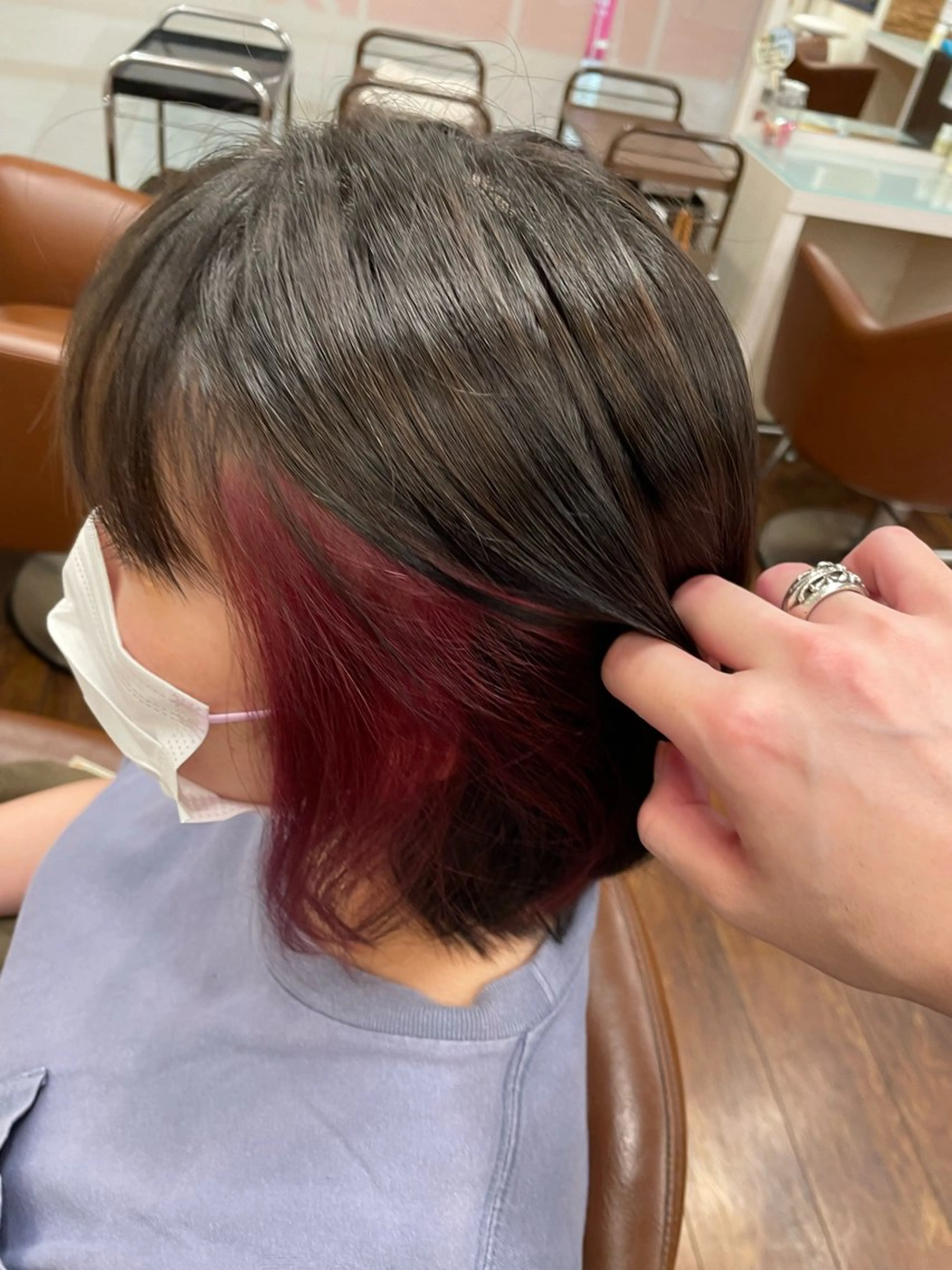 ミディアム カラー ブリーチ イヤリングカラー ピンクカラー レッドカラー トリートメント 井上 悠人のヘアスタイル