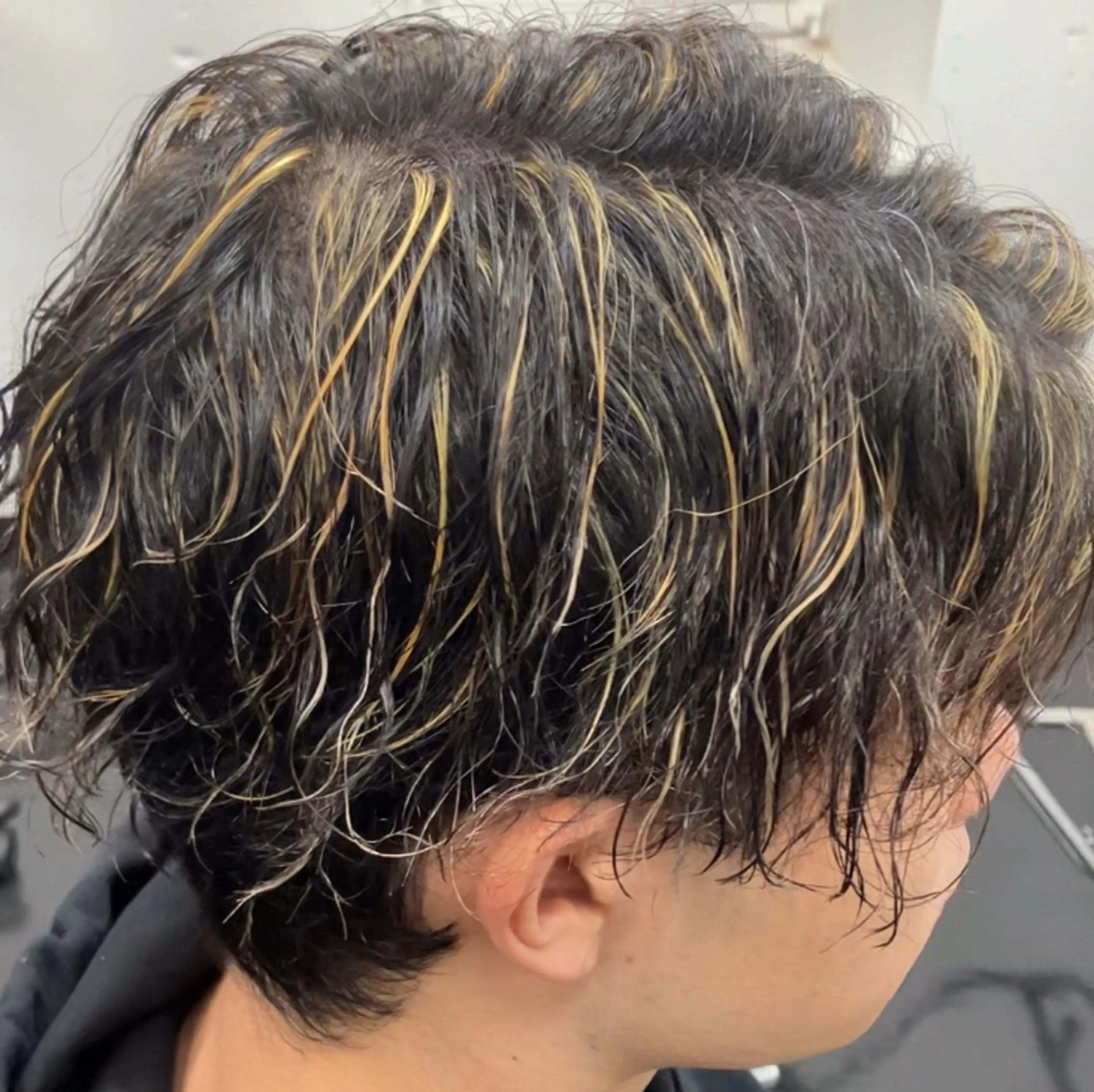 ミディアム カラー パーマ 段下 航一郎のヘアスタイル