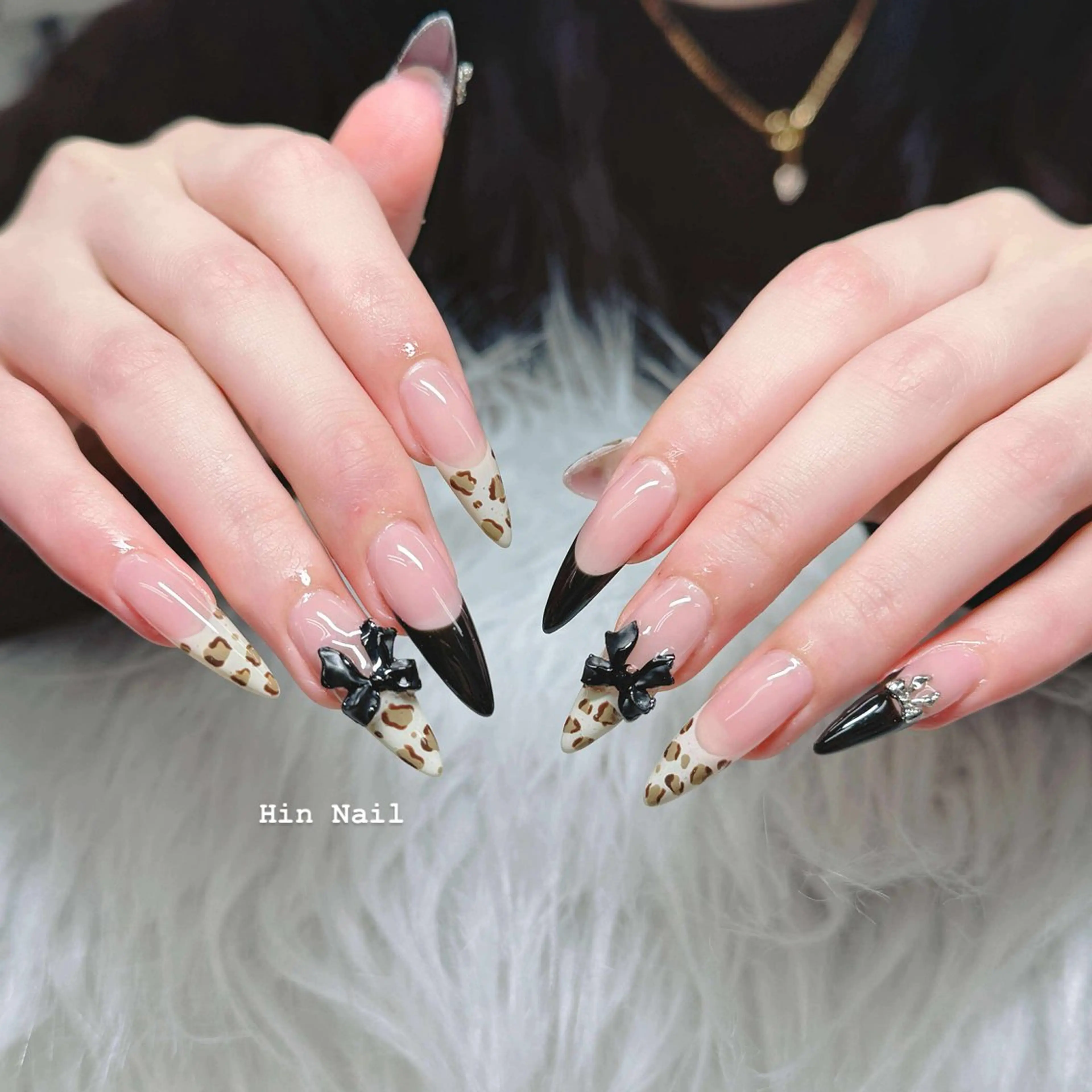 ネイル ボルドー チークネイル フレンチネイル グラデーション キラキラネイル ハンドネイル HIN NAILのネイルデザイン