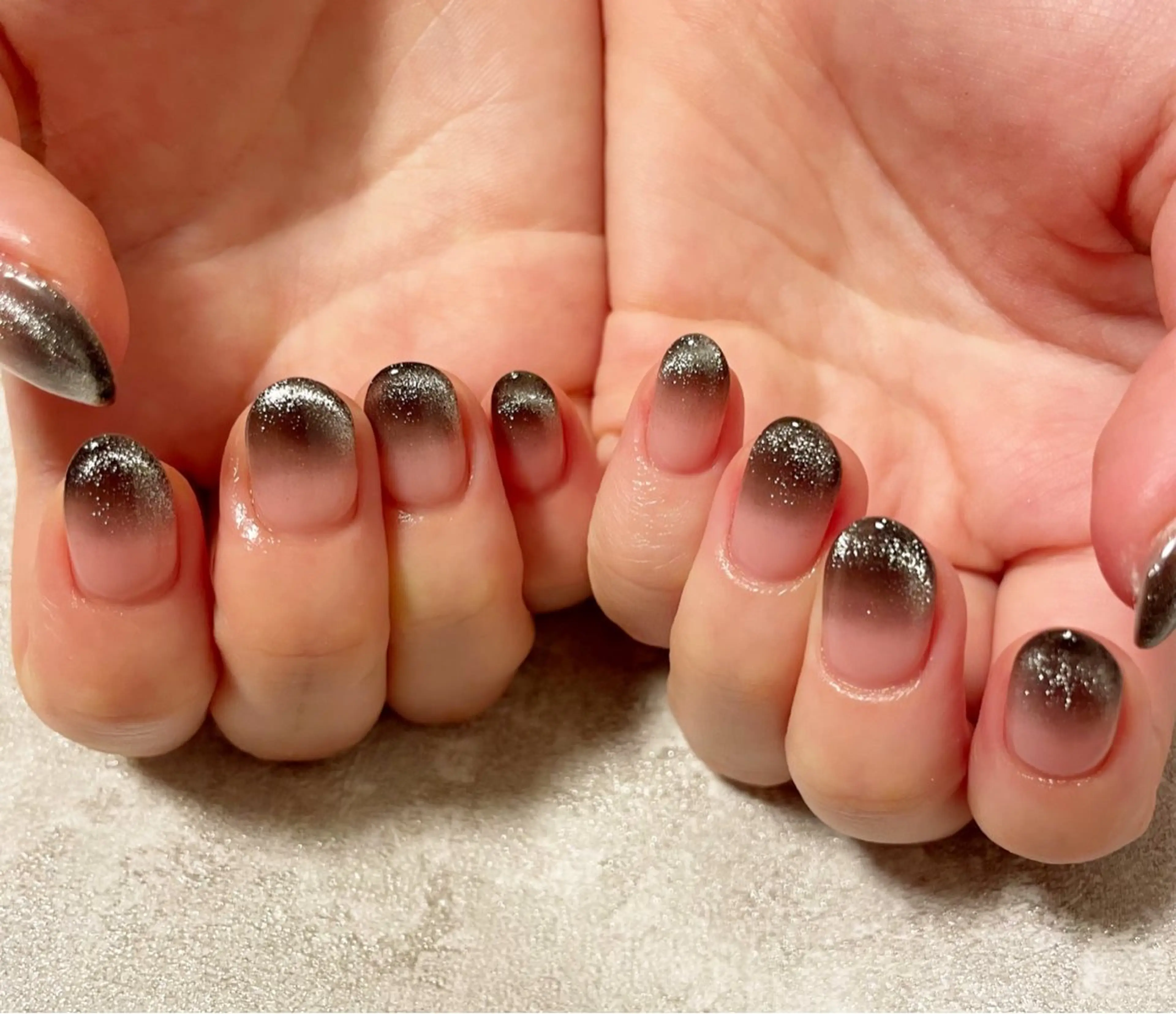 ミディアム ネイル マグネットネイル Re:st〔リスト〕所属・ayane Re:st〔リスト〕のネイルデザイン