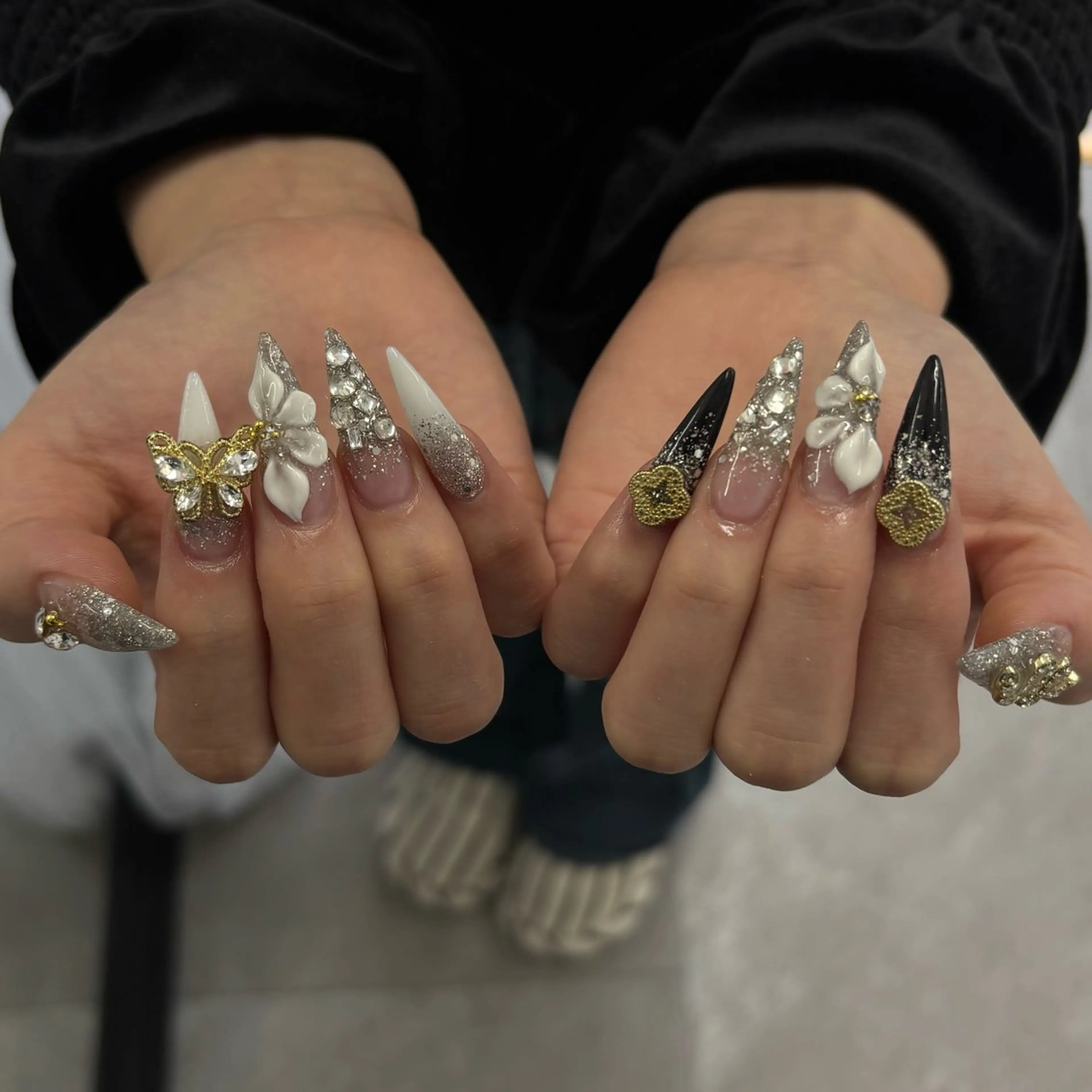 ネイル アートネイル 成人式 ハンドネイル Lavia❄️ kahoのネイルデザイン