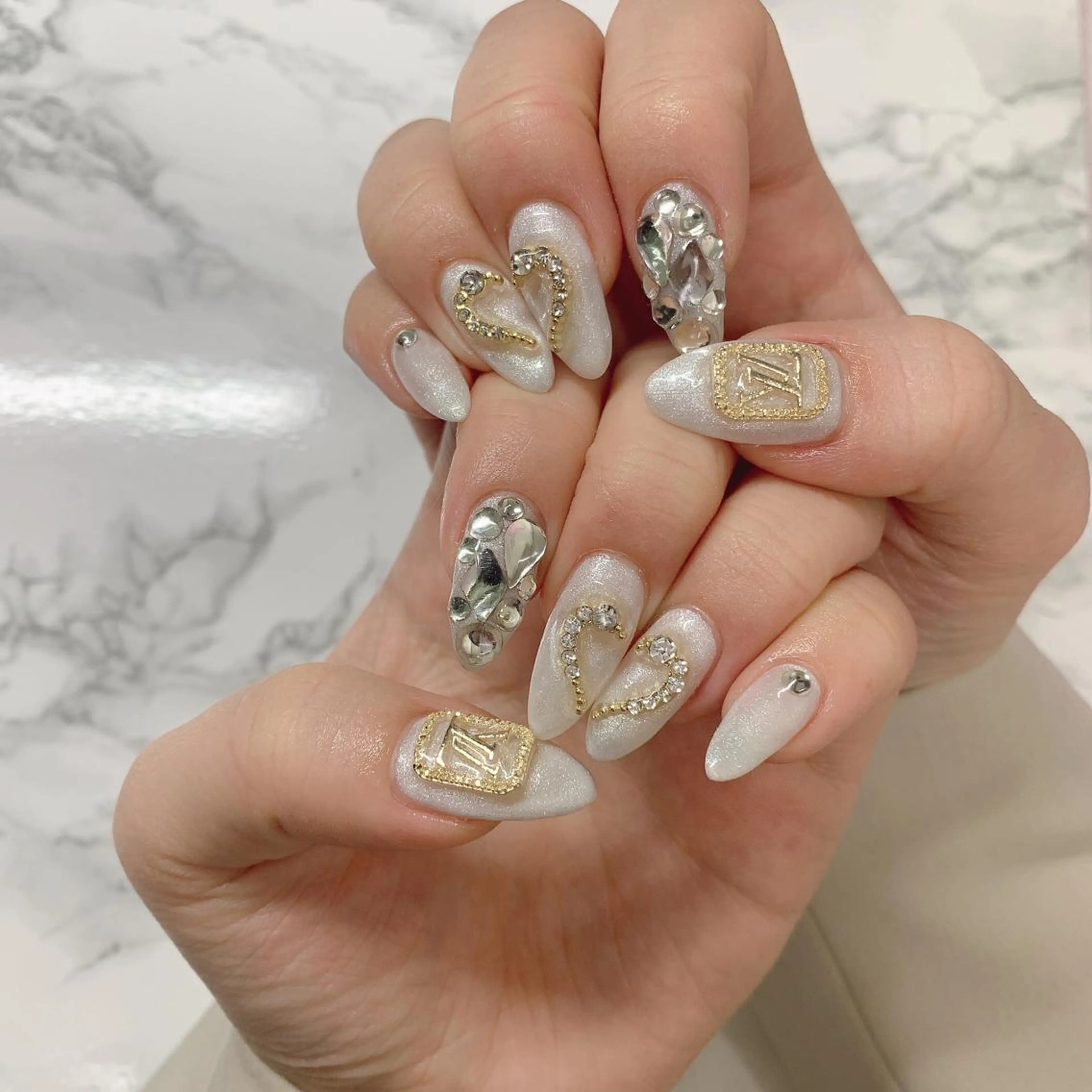 ネイル はな💎ネイル ワンホン、長さ出しのネイルデザイン