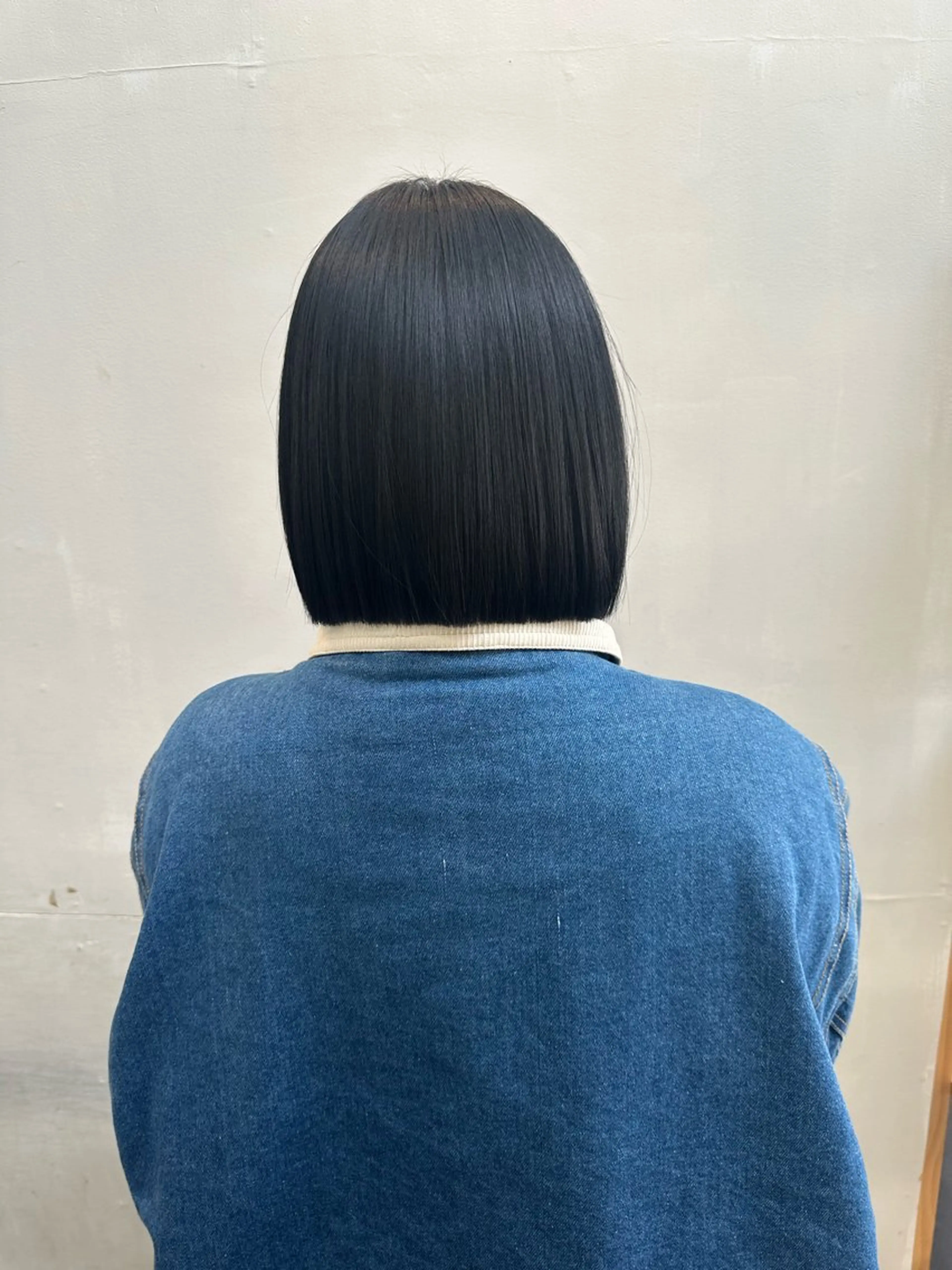 カラー 黒髪 ブルーカラー ブルーブラック ヘアカラー NOA/トレンドヘア ブリーチなし艶カラーのヘアスタイル
